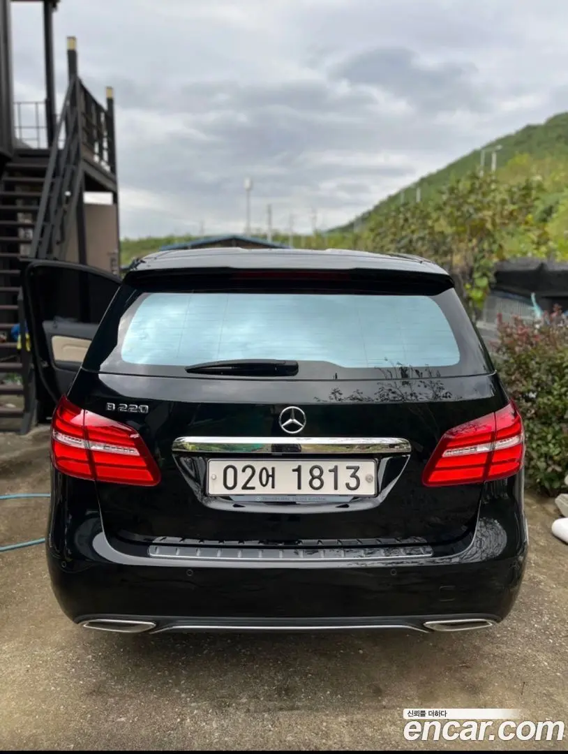 Mercedes-Benz B-Class B220