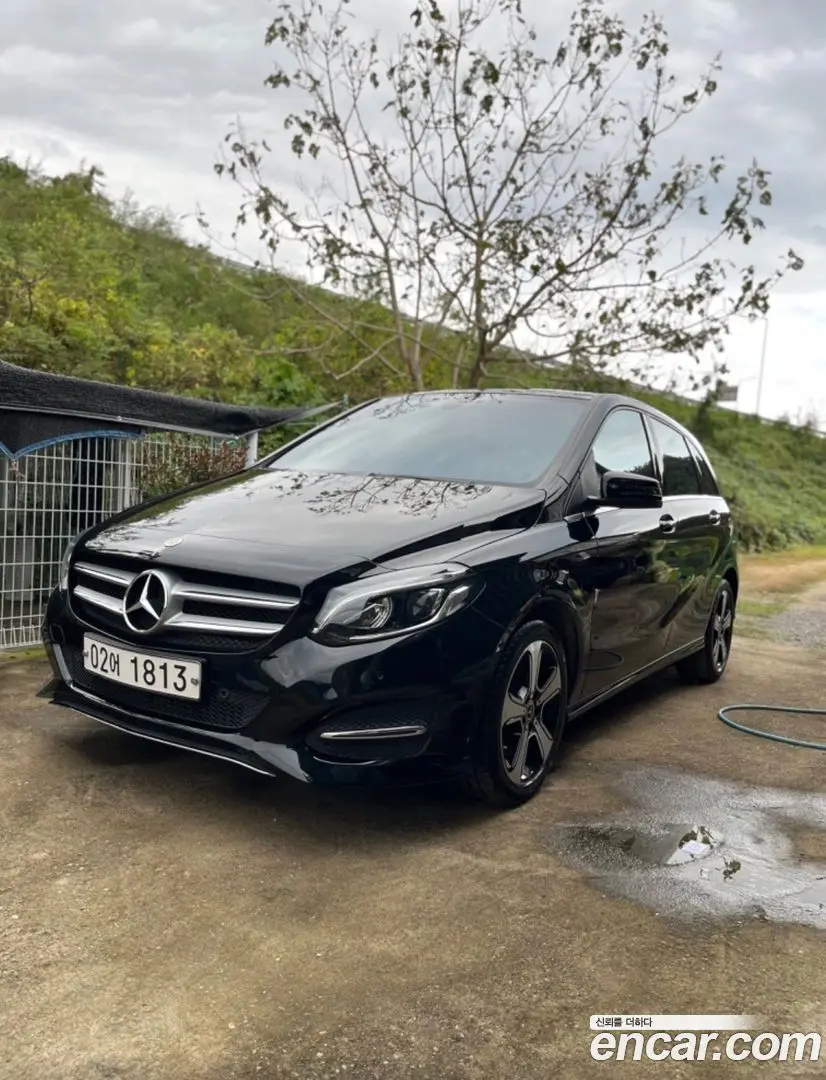 Mercedes-Benz B-Class B220