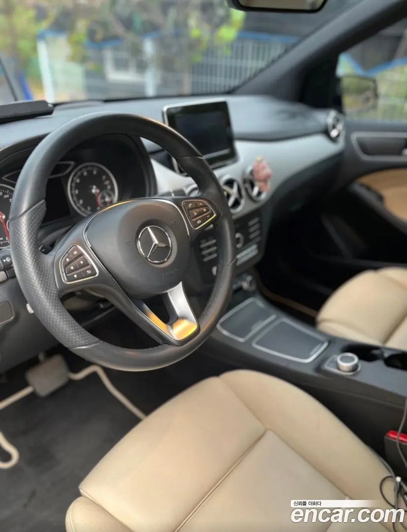 Mercedes-Benz B-Class B220