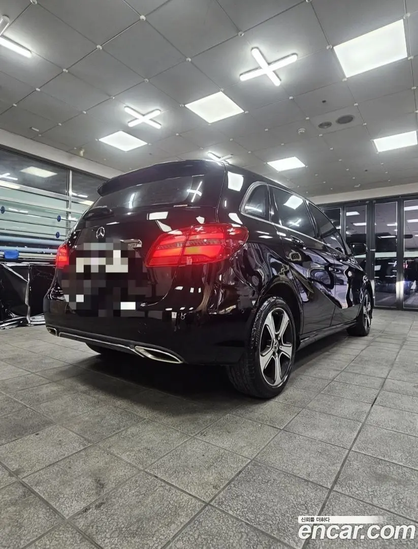 Mercedes-Benz B-Class B220