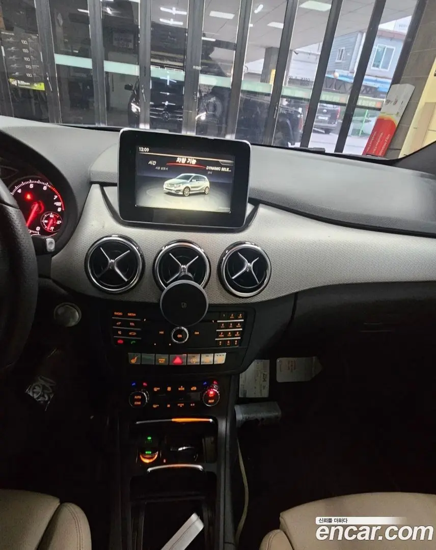 Mercedes-Benz B-Class B220