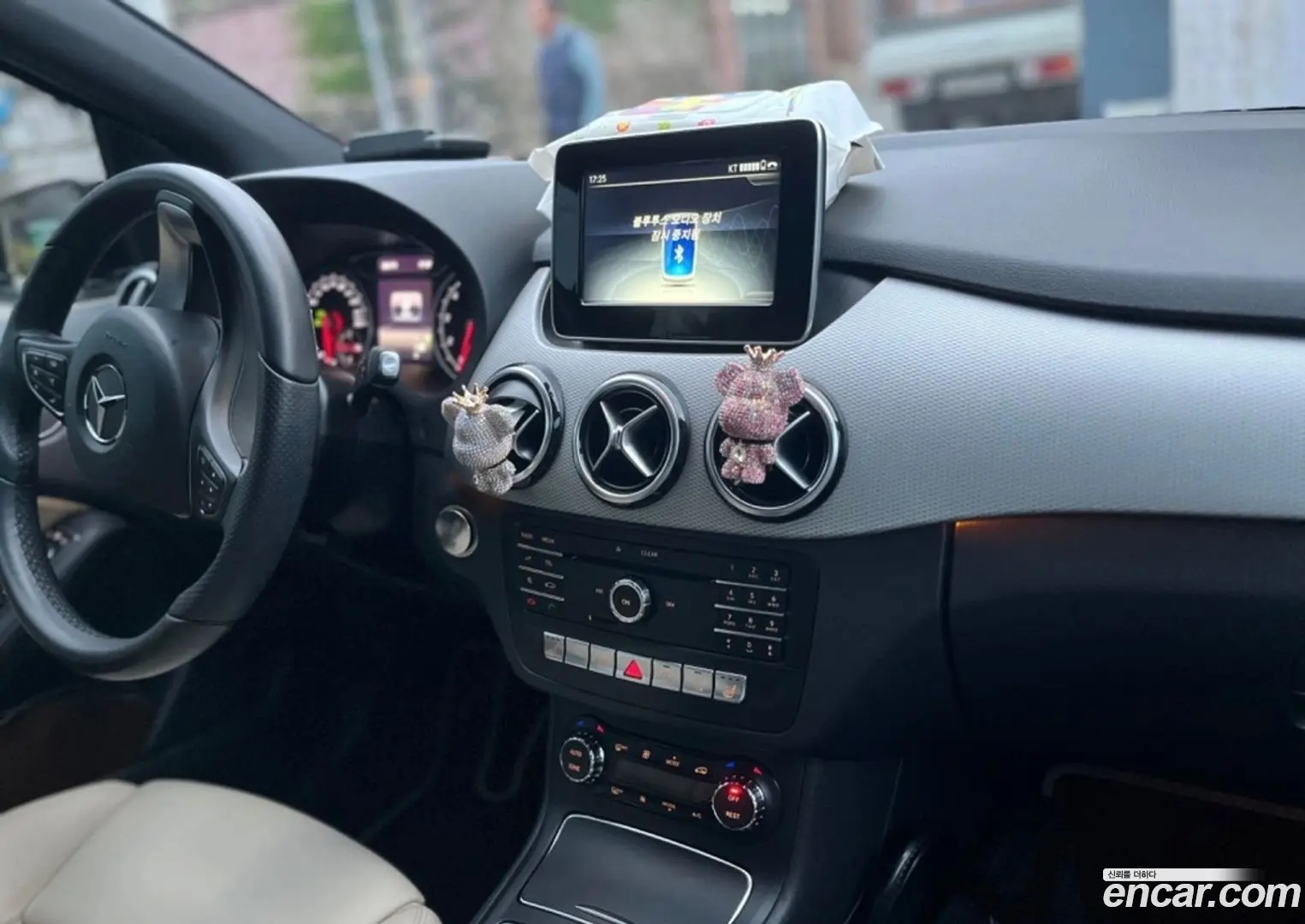 Mercedes-Benz B-Class B220