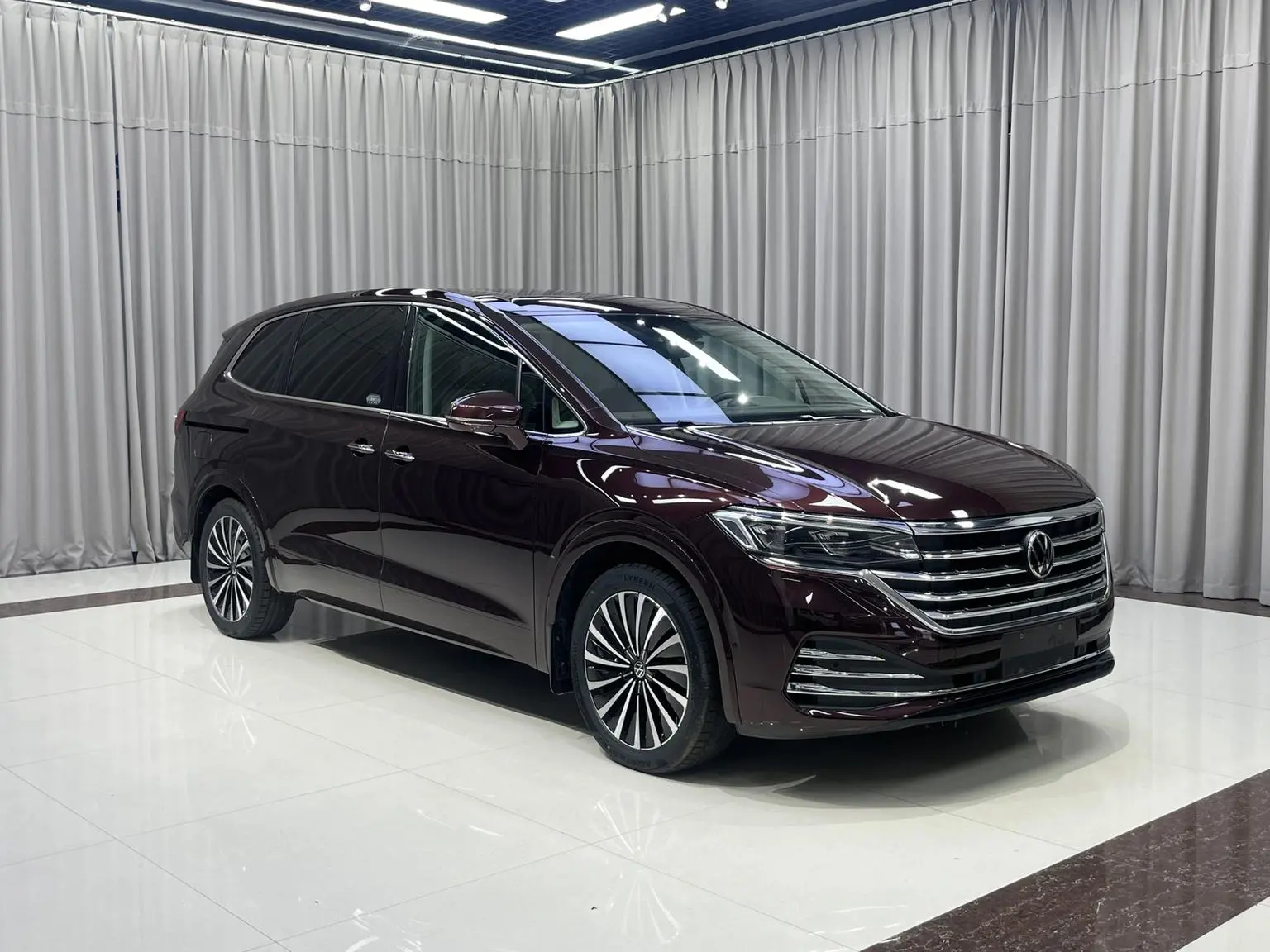 Volkswagen Viloran 2022 380TSI Premium