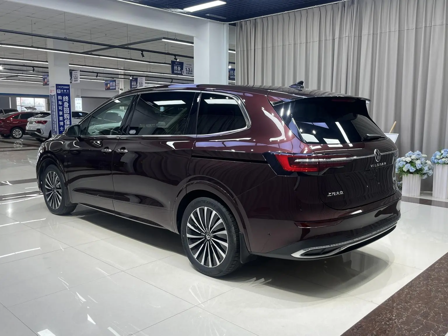 Volkswagen Viloran 2022 380TSI Premium