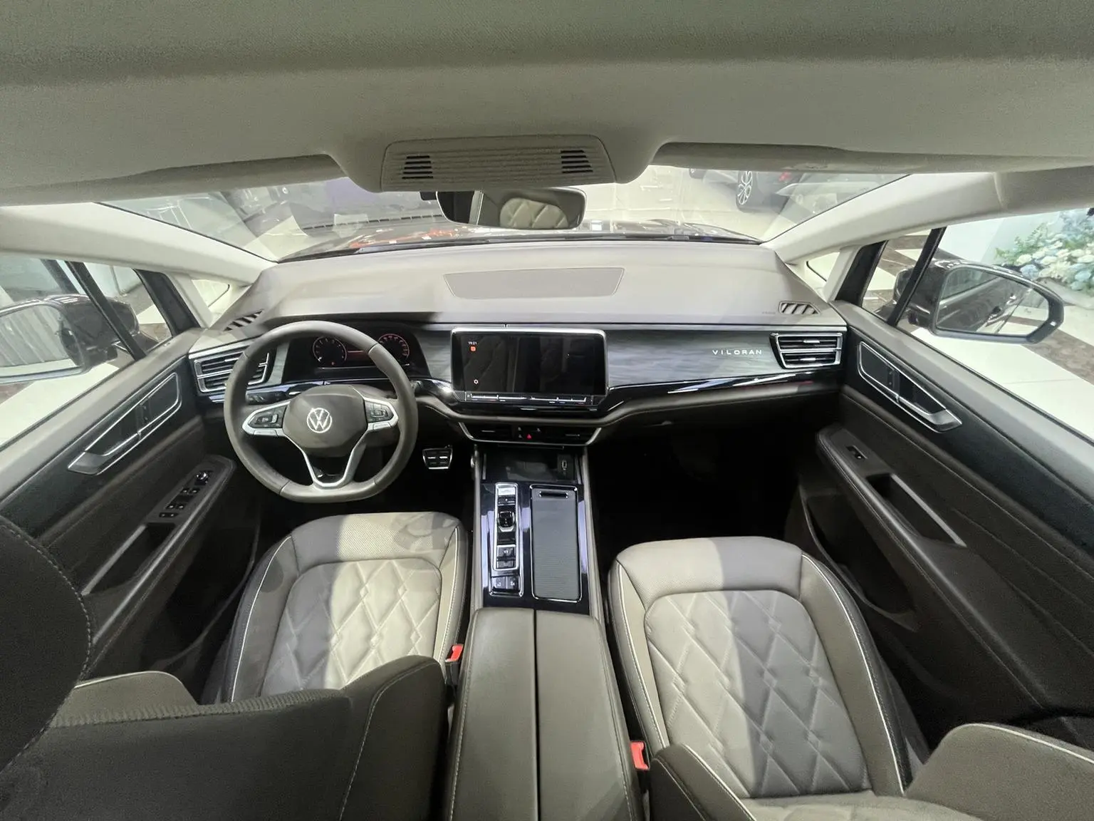 Volkswagen Viloran 2022 380TSI Premium