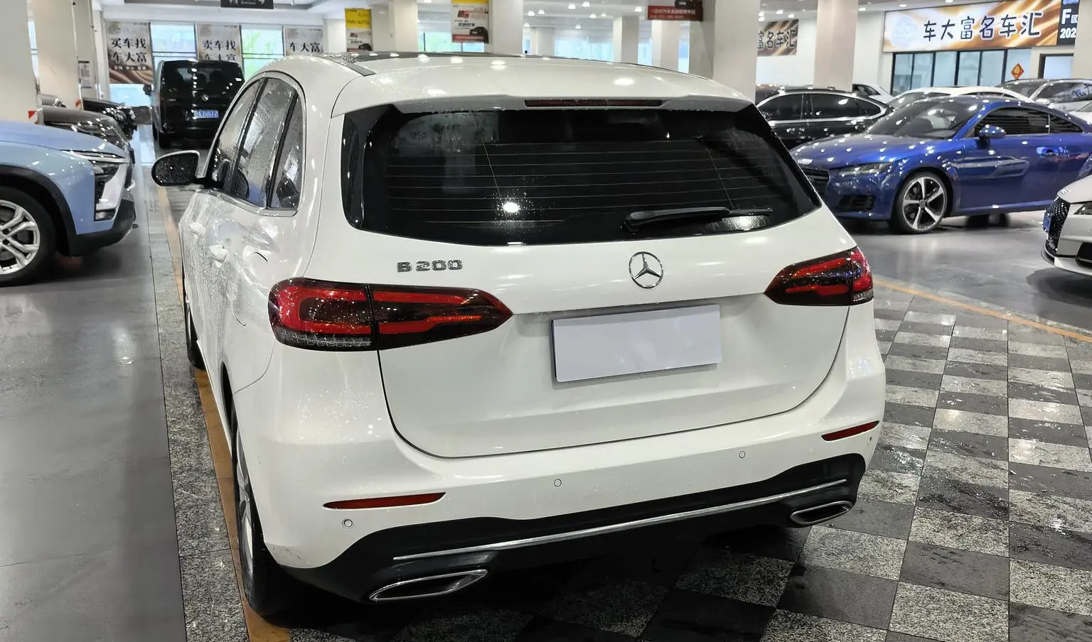 Mercedes-Benz B Class 2023 B 200 Fashion