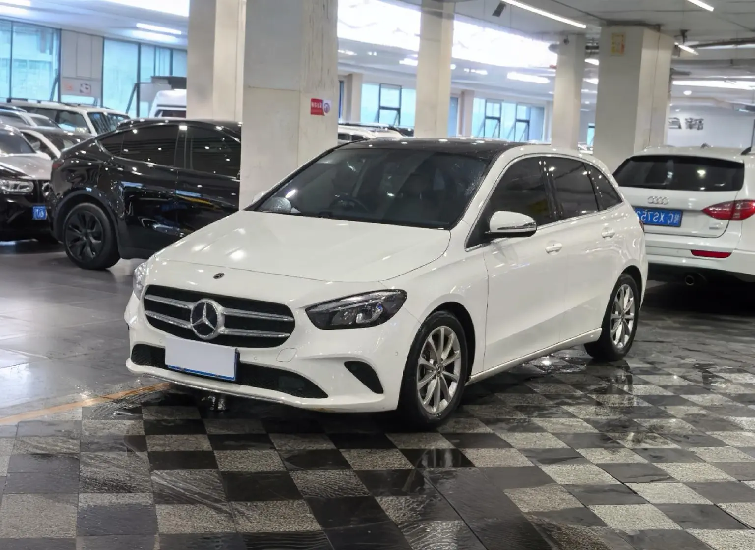 Mercedes-Benz B Class 2023 B 200 Fashion