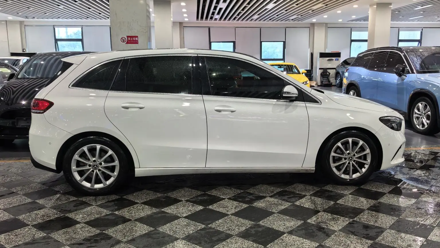 Mercedes-Benz B Class 2023 B 200 Fashion