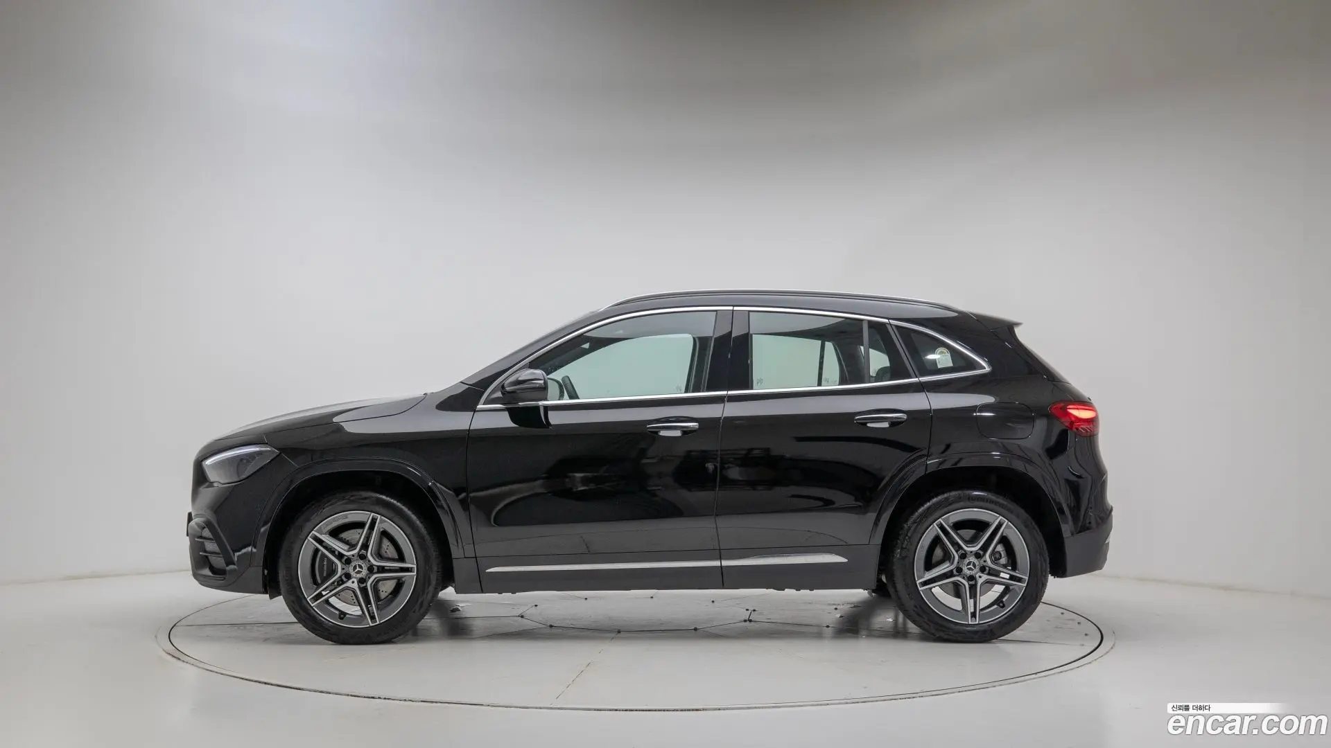 Mercedes-Benz GLA-Class GLA250 4MATIC 2023