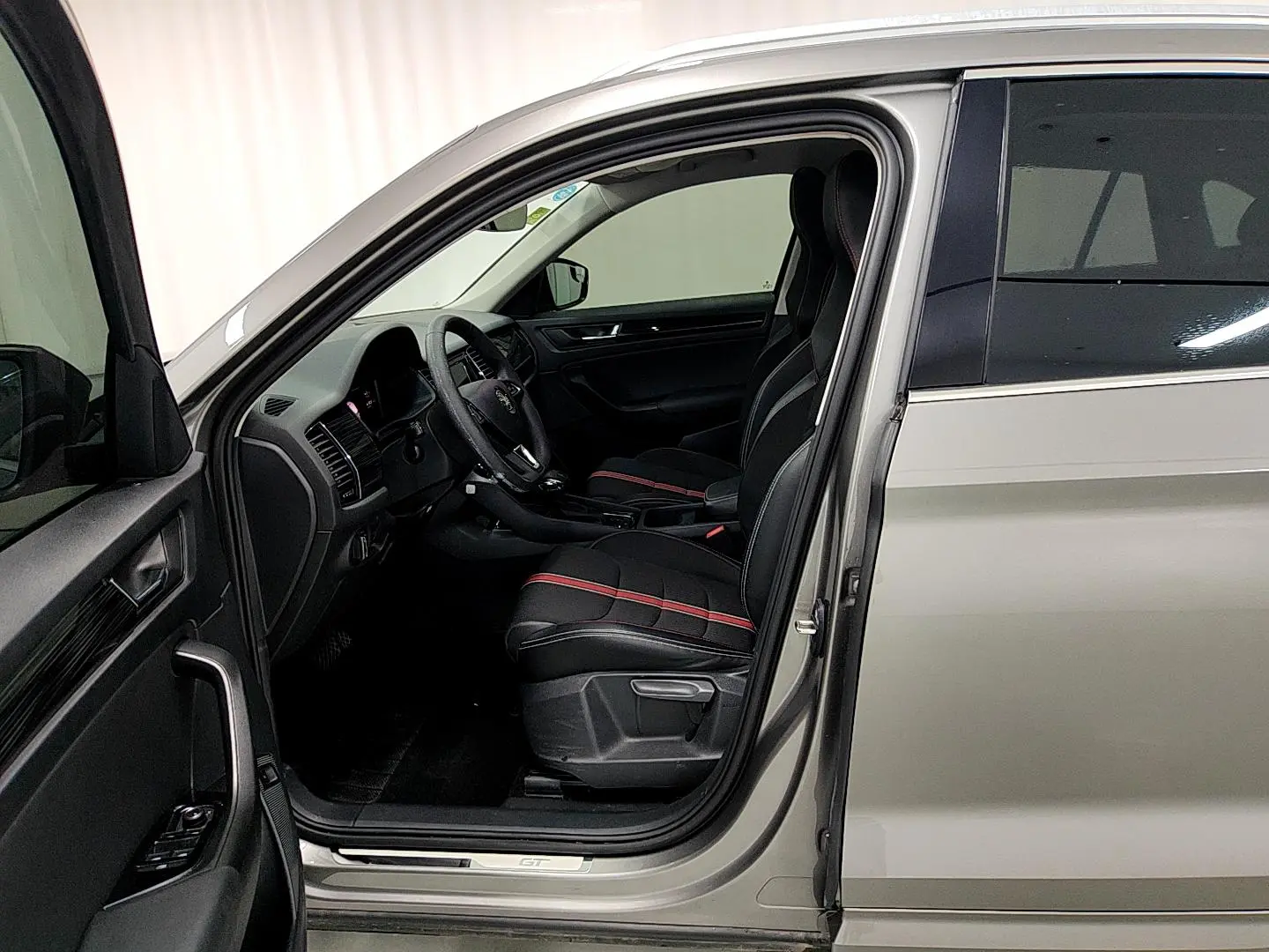 Skoda GT 2019 TSI330 2WD Comfort China V