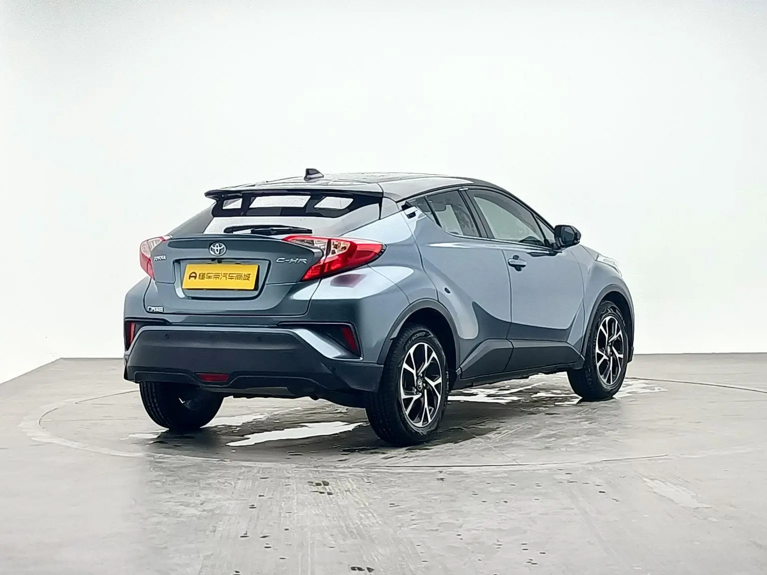 Toyota C-HR 2020 2.0L Leading