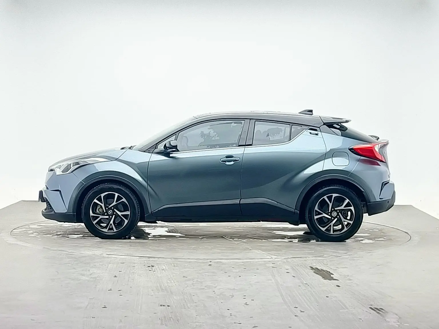 Toyota C-HR 2020 2.0L Leading