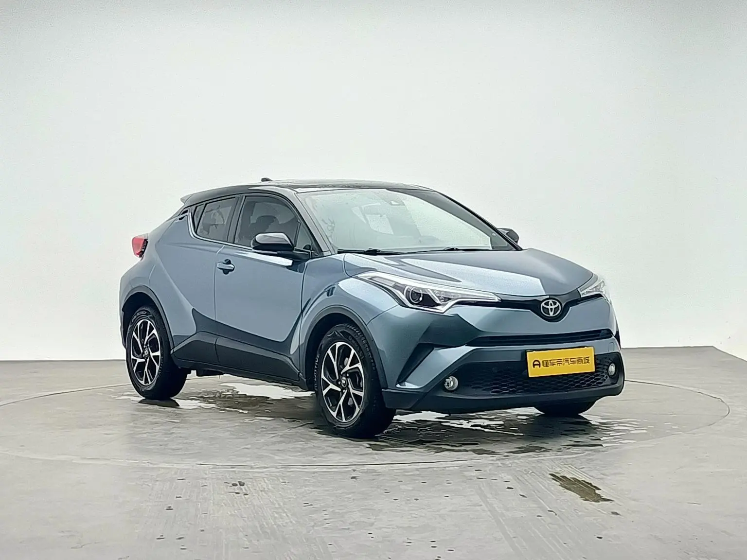 Toyota C-HR 2020 2.0L Leading