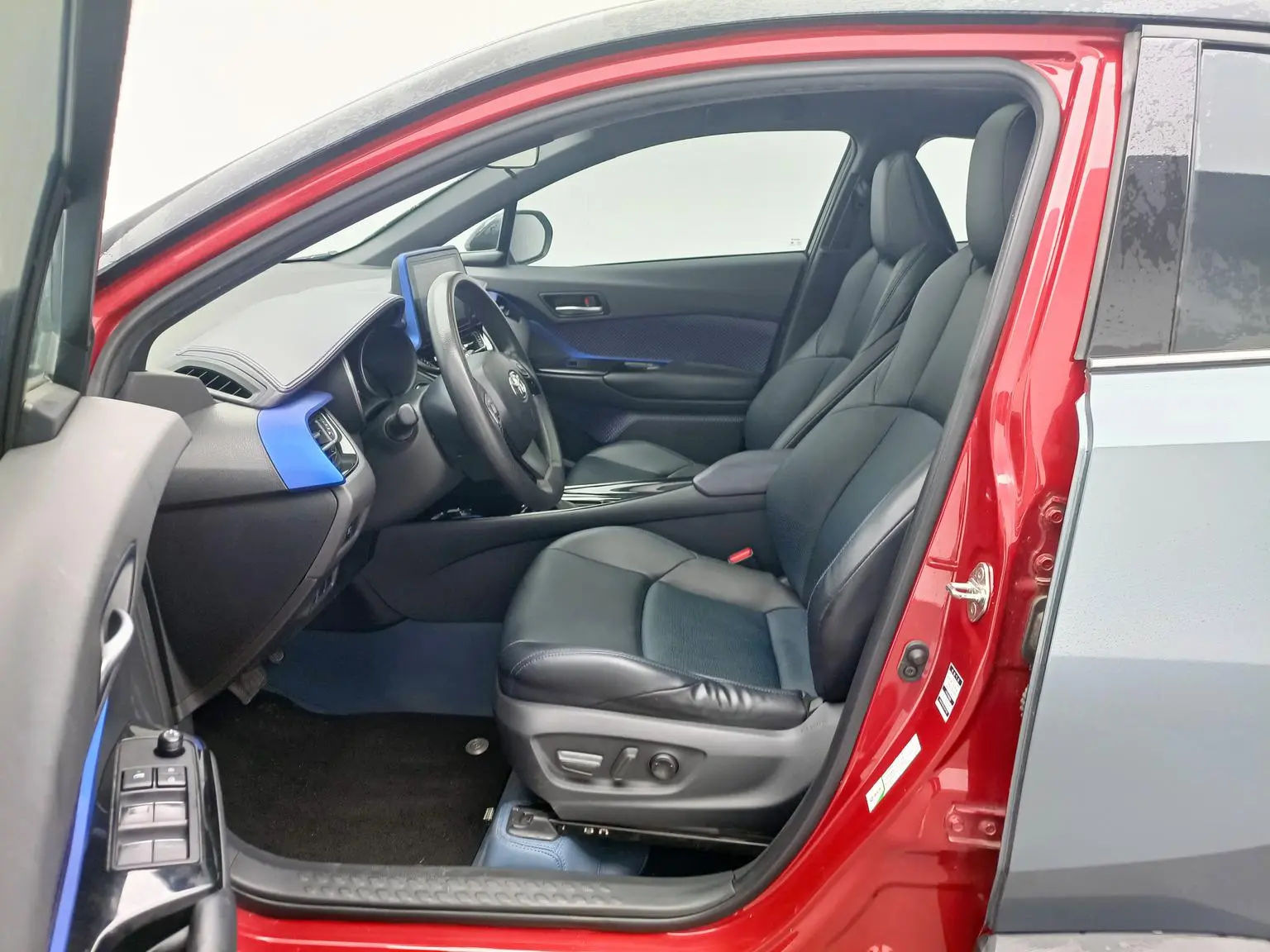 Toyota C-HR 2020 2.0L Leading