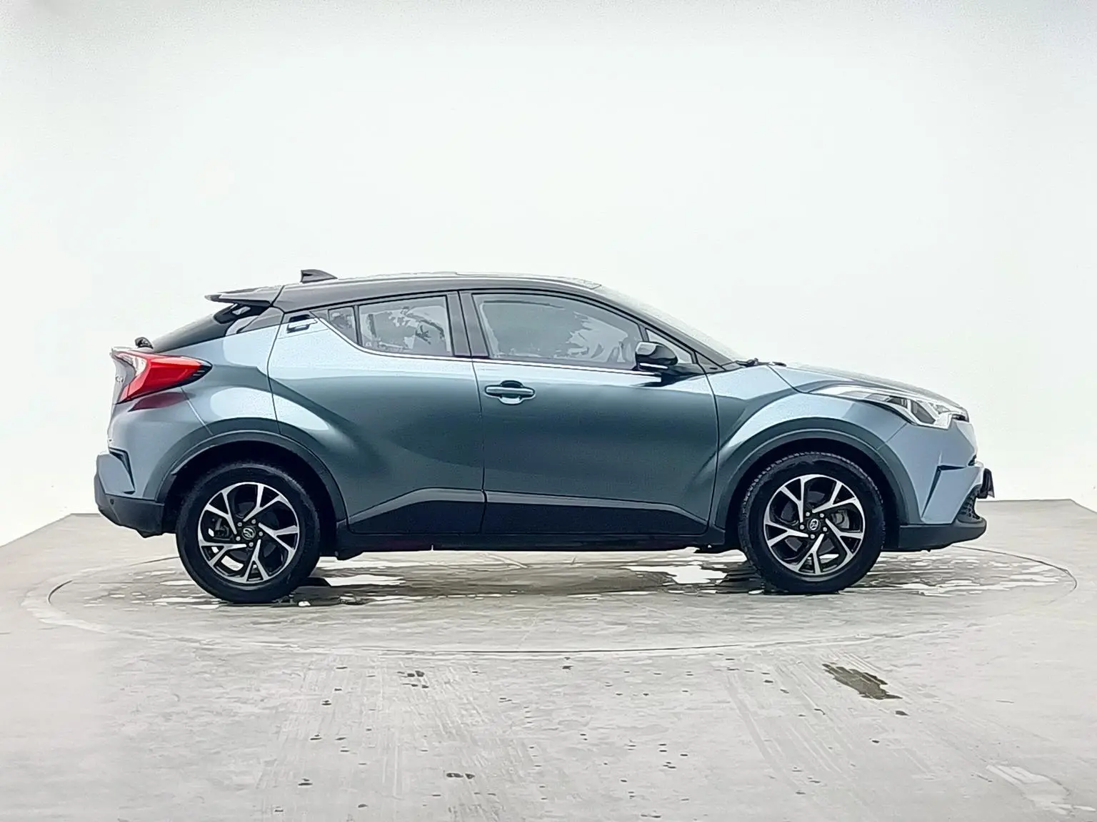Toyota C-HR 2020 2.0L Leading