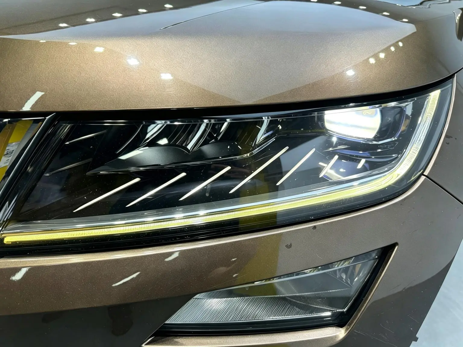 Skoda 2018 Facelift TSI330 5 seat 2WD Luxury Premium Enjoy