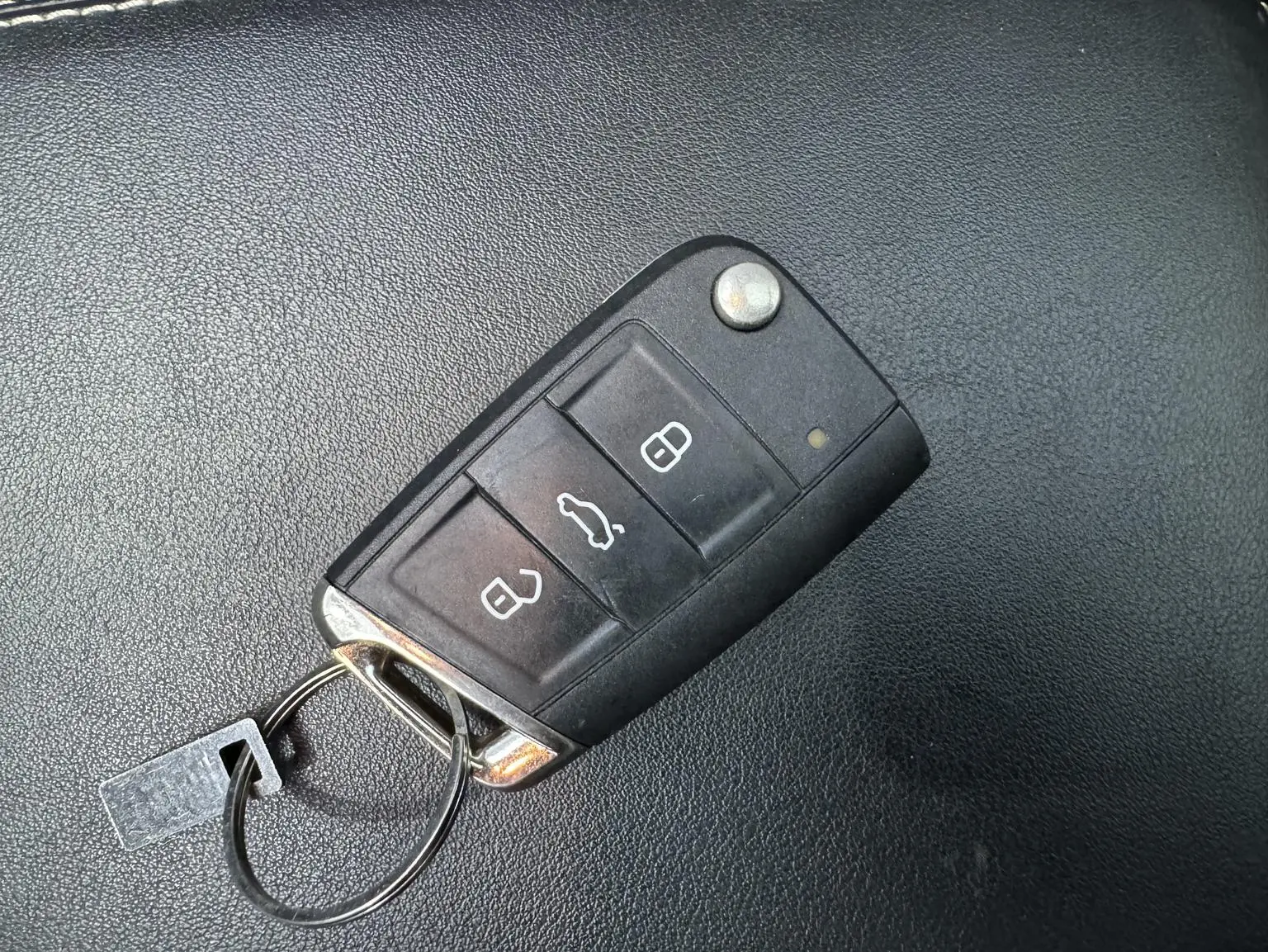 Skoda 2018 Facelift TSI330 5 seat 2WD Luxury Premium Enjoy