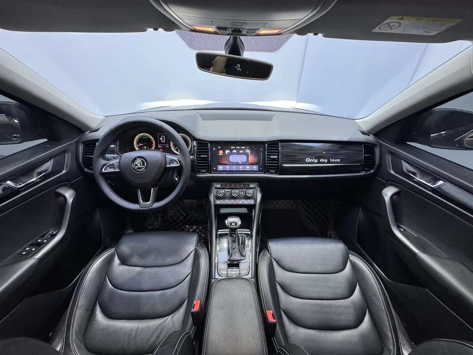 Skoda 2018 Facelift TSI330 5 seat 2WD Luxury Premium Enjoy