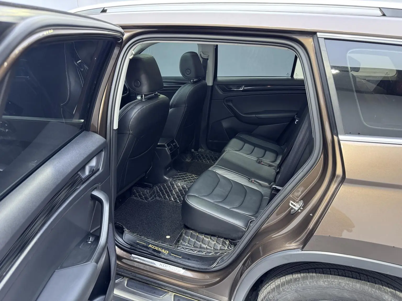 Skoda 2018 Facelift TSI330 5 seat 2WD Luxury Premium Enjoy