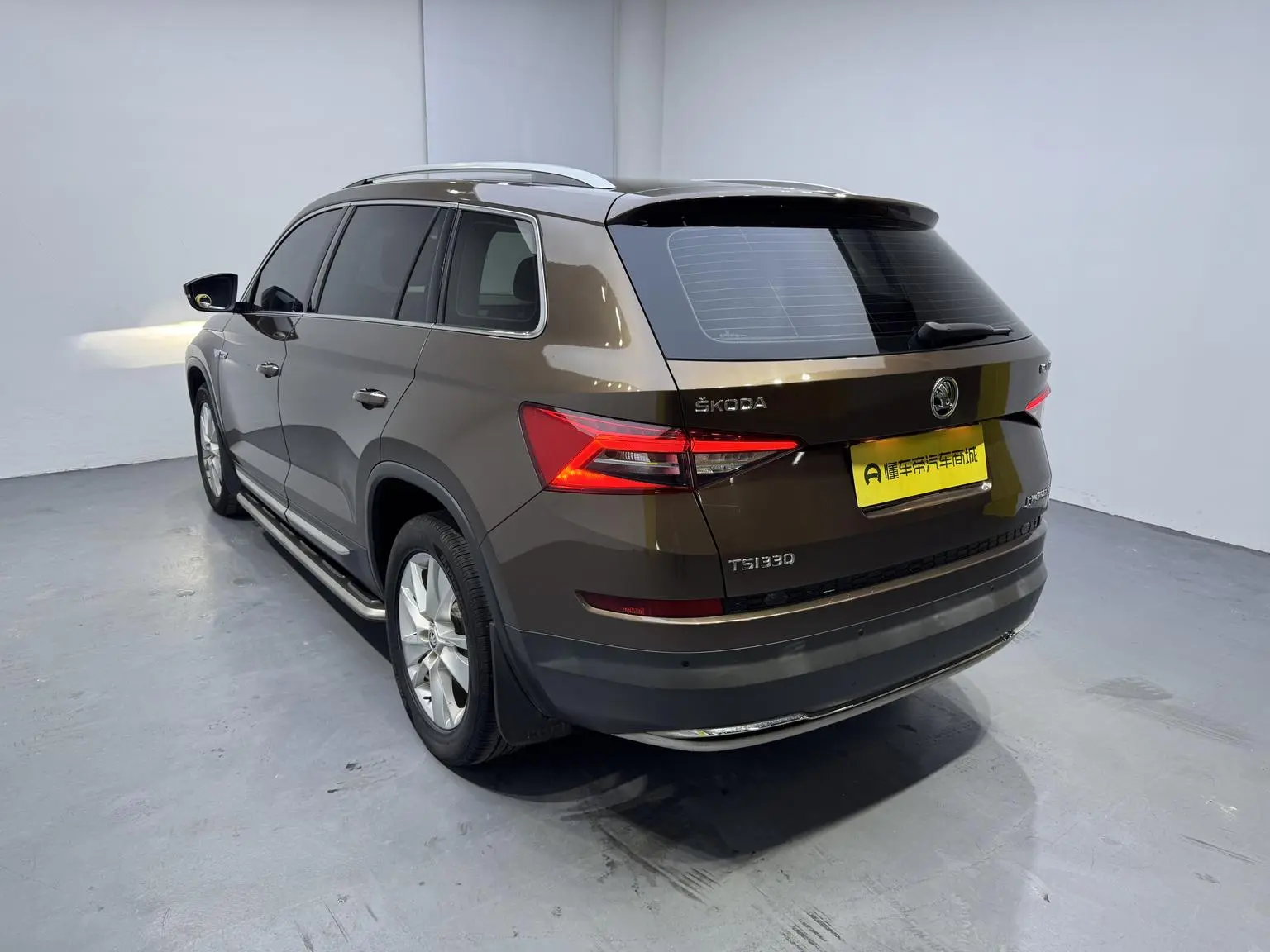 Skoda 2018 Facelift TSI330 5 seat 2WD Luxury Premium Enjoy