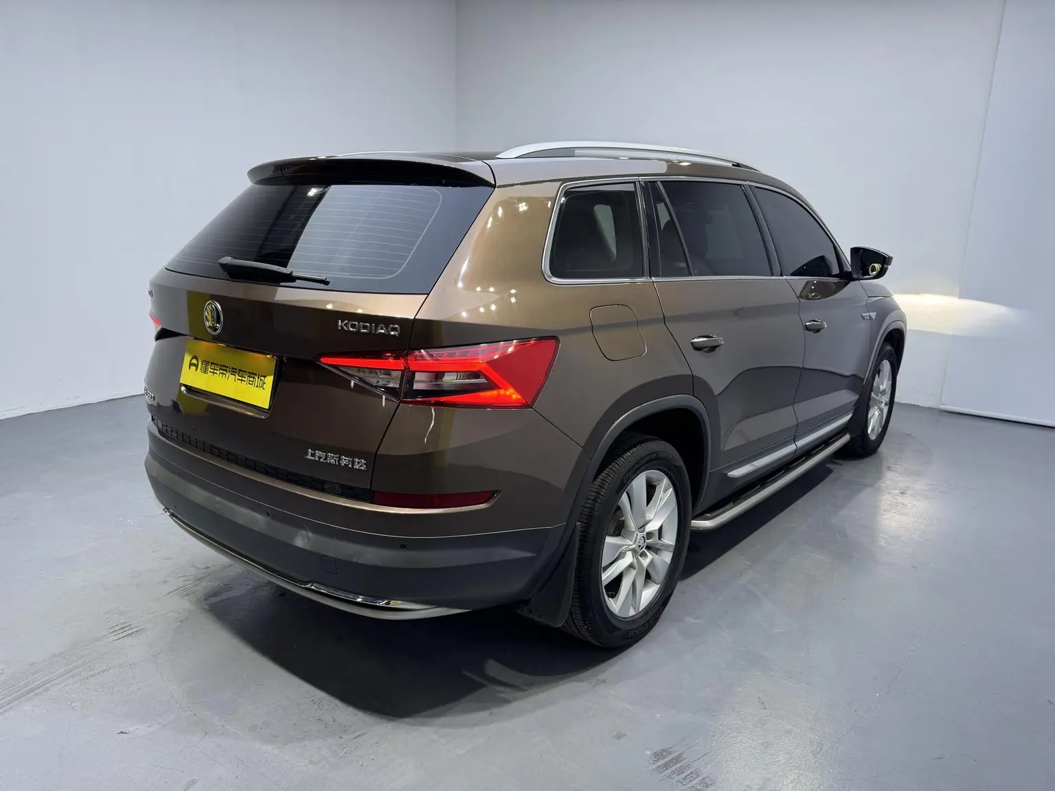 Skoda 2018 Facelift TSI330 5 seat 2WD Luxury Premium Enjoy