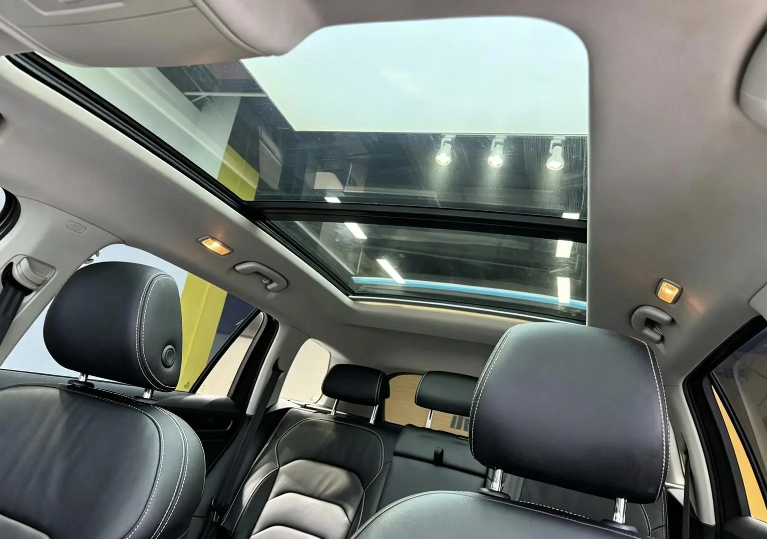 Skoda 2018 Facelift TSI330 5 seat 2WD Luxury Premium Enjoy