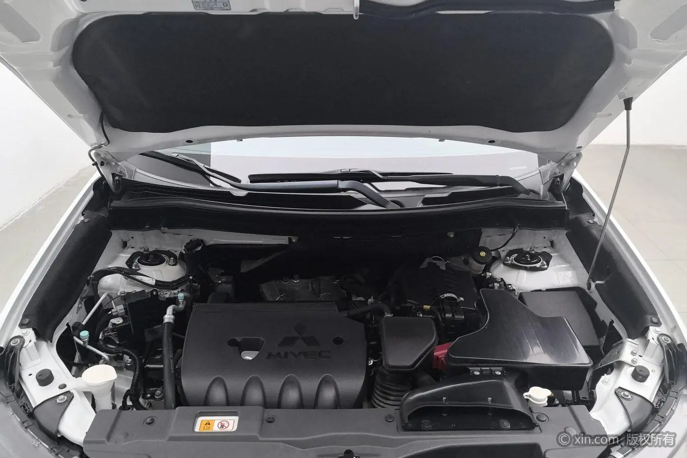 Mitsubishi Outlander 2019 2.4L 4WD Yaris L 7 seat China VI
