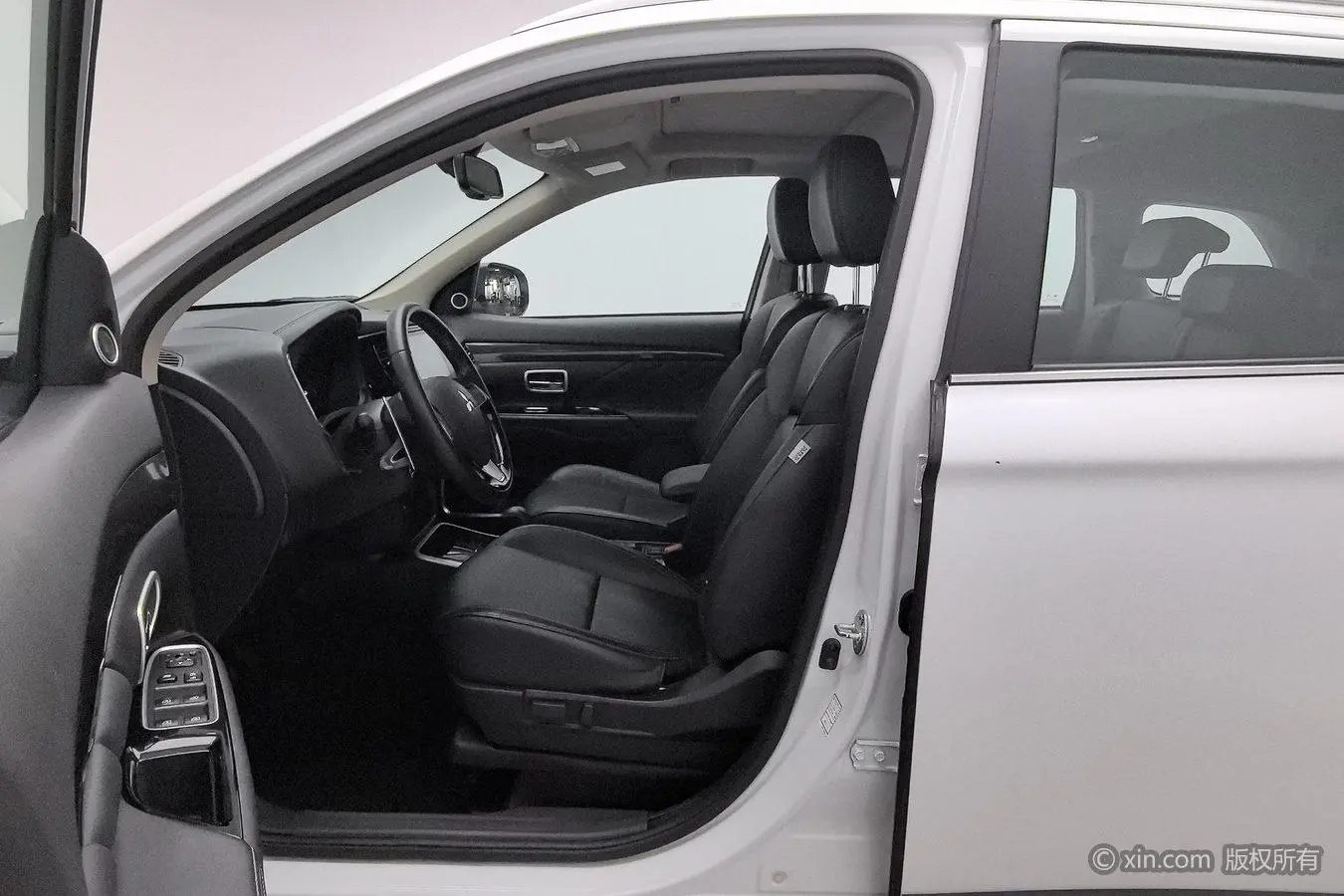 Mitsubishi Outlander 2019 2.4L 4WD Yaris L 7 seat China VI