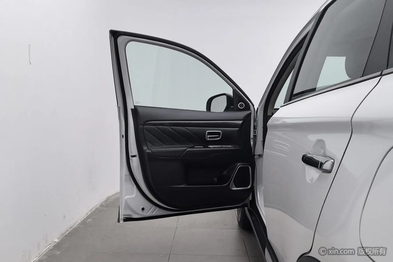 Mitsubishi Outlander 2019 2.4L 4WD Yaris L 7 seat China VI