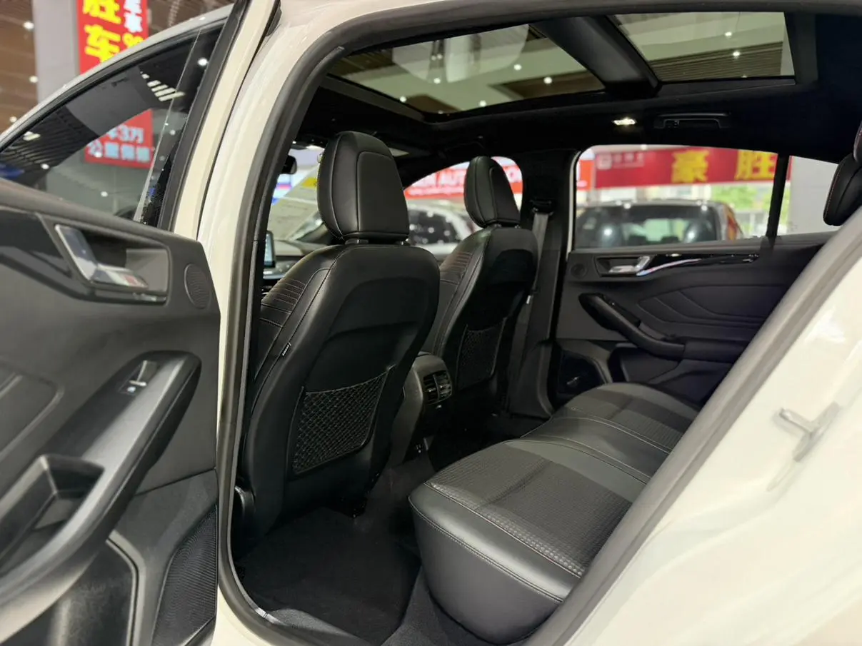 Ford Focus 2021 Hatchback EcoBoost 180 Auto ST Line