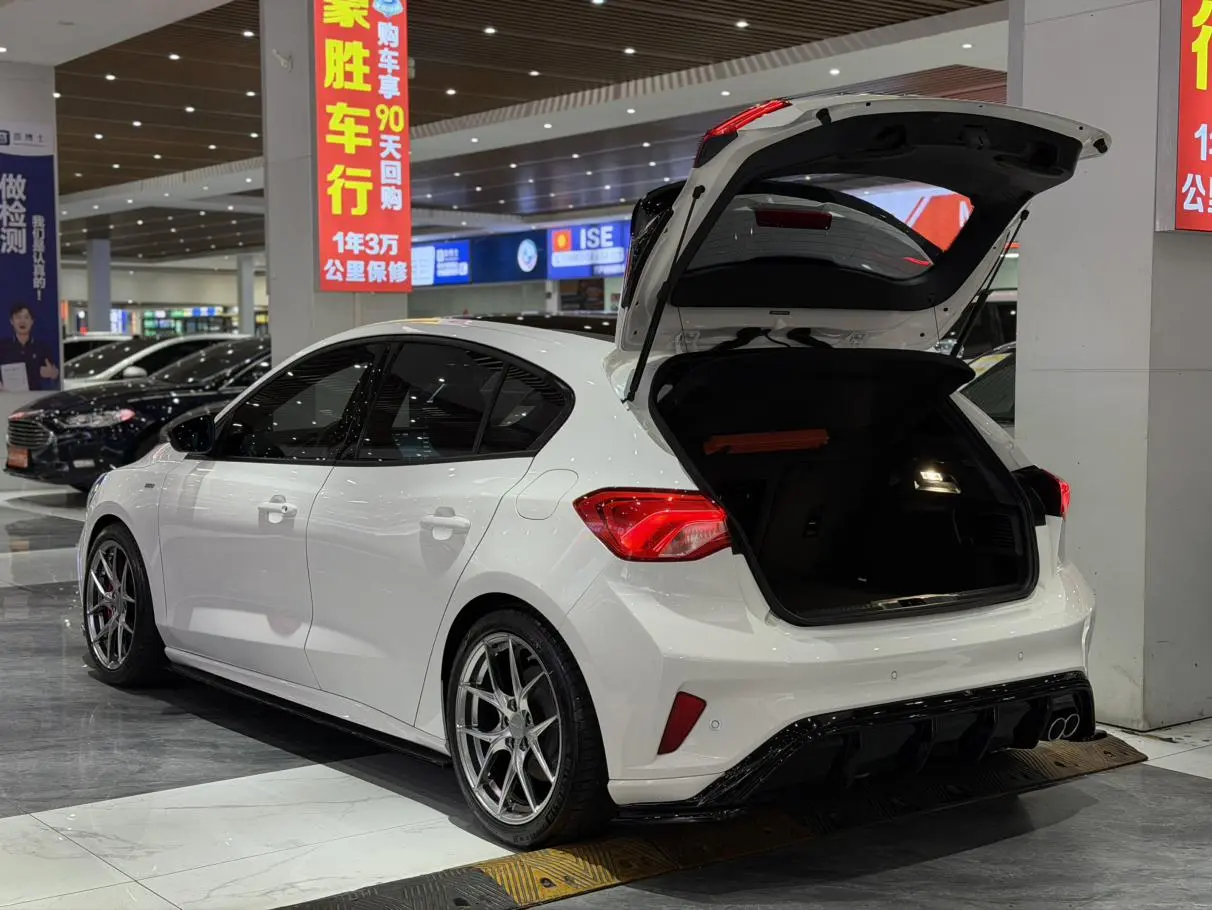 Ford Focus 2021 Hatchback EcoBoost 180 Auto ST Line