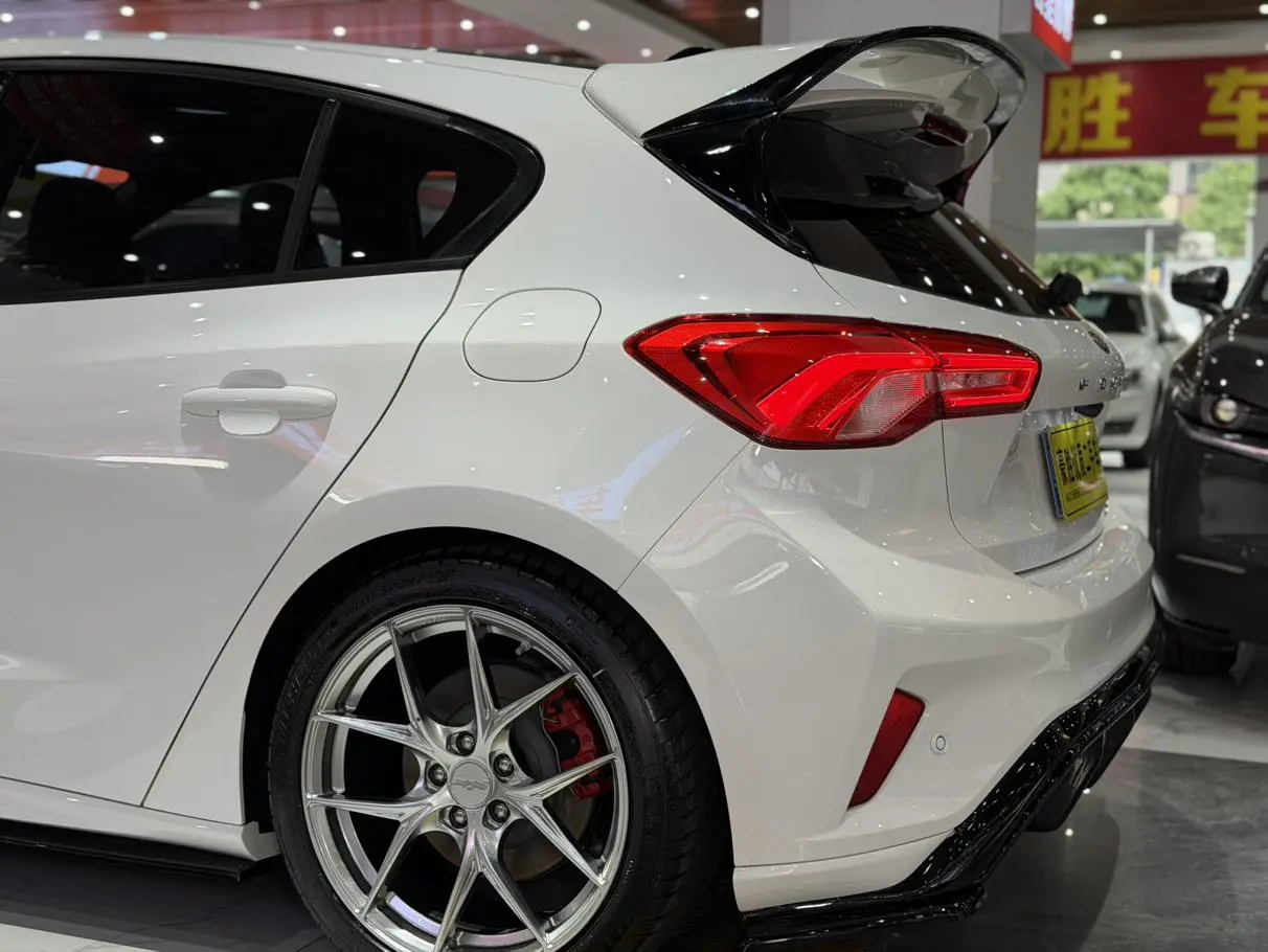 Ford Focus 2021 Hatchback EcoBoost 180 Auto ST Line