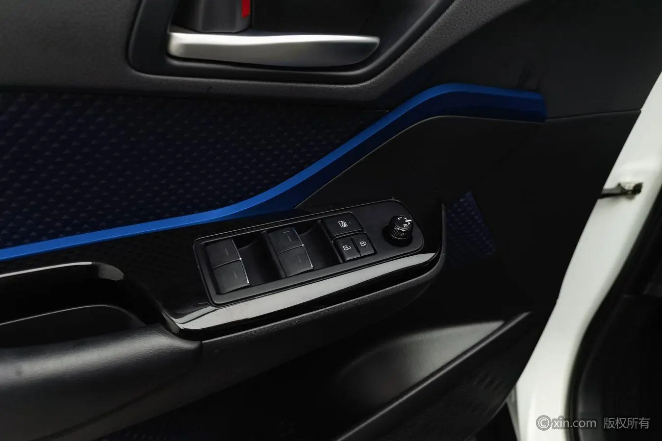 Toyota C-HR 2018 2.0L Sunroof China V