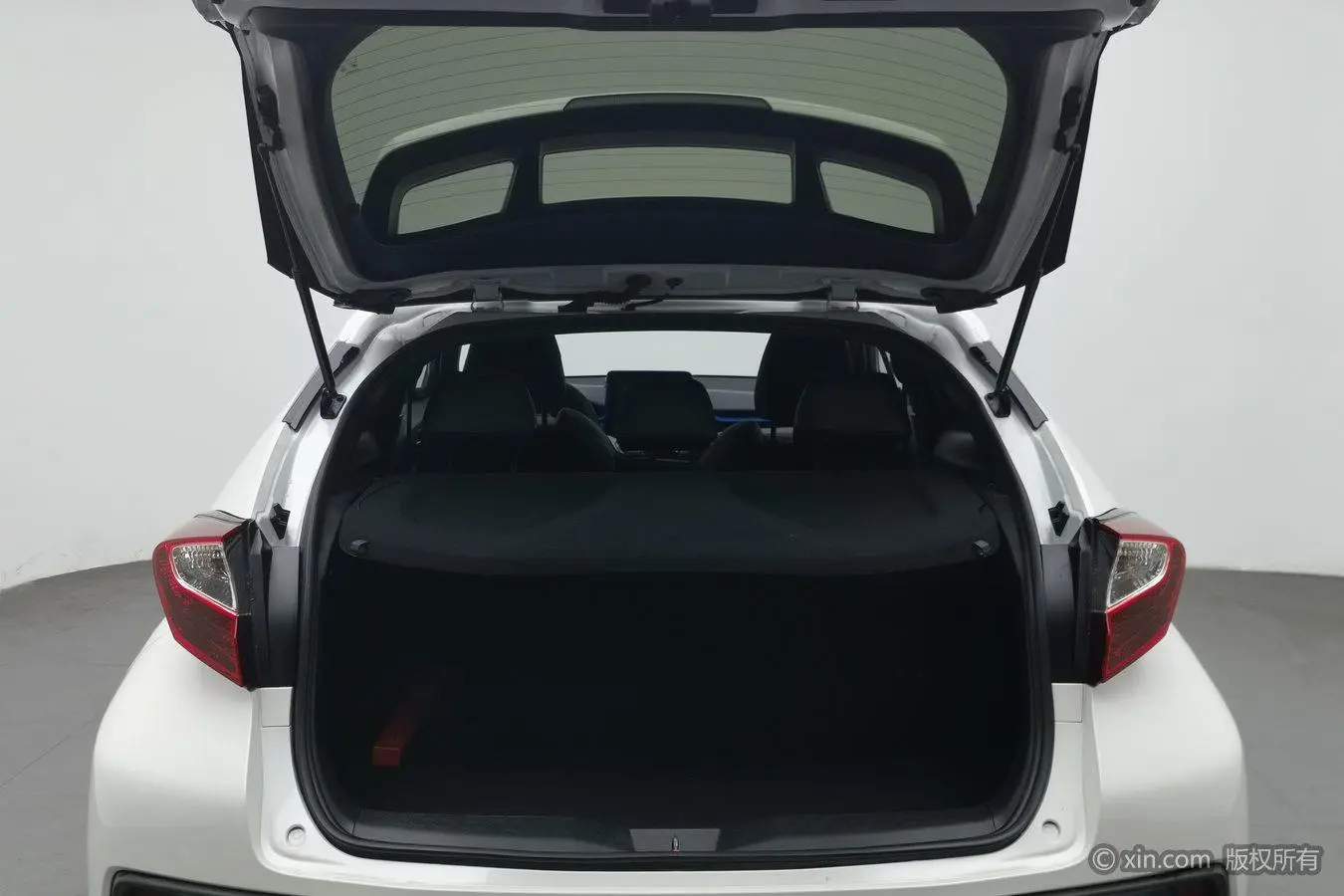 Toyota C-HR 2018 2.0L Sunroof China V