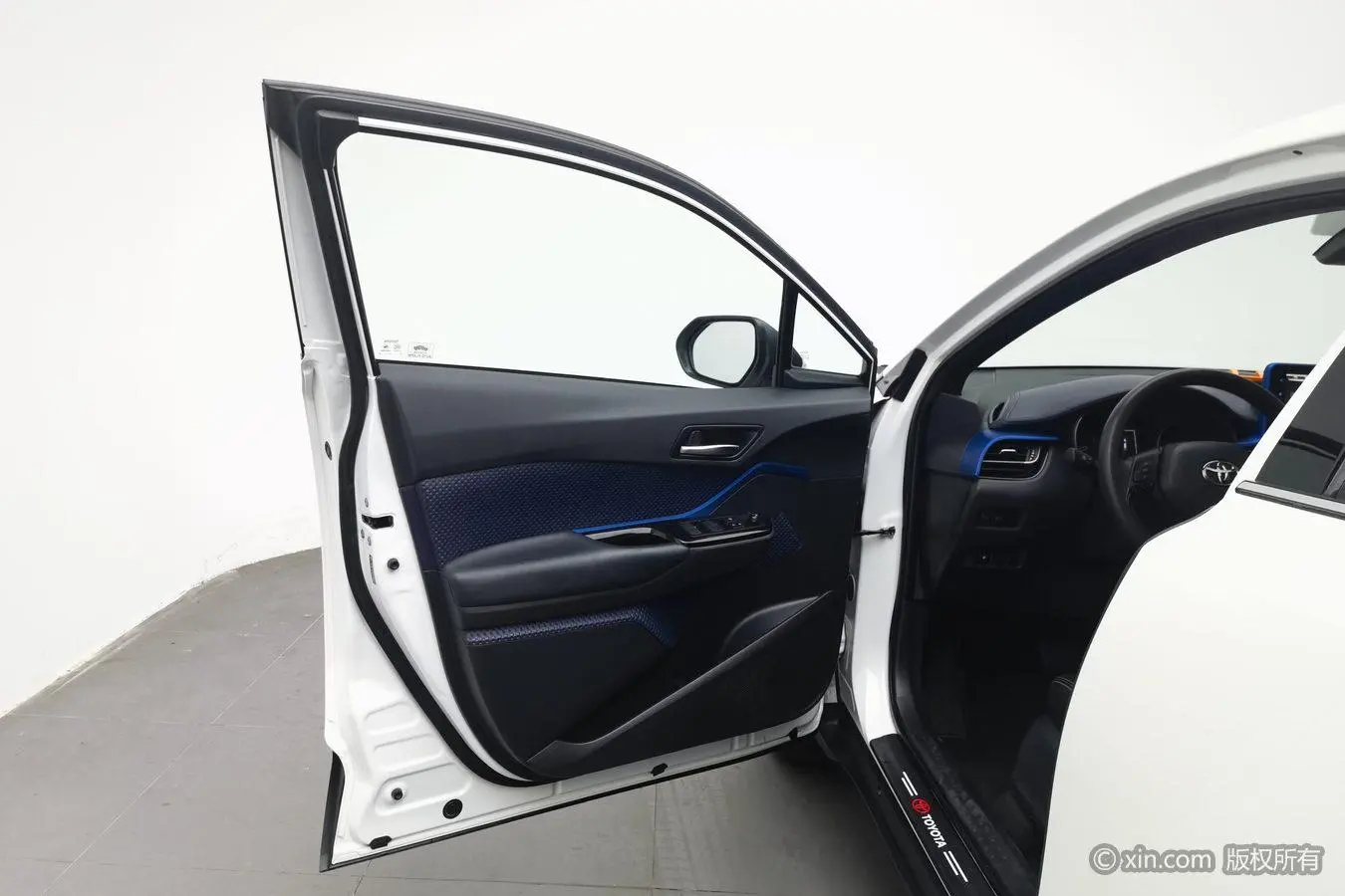 Toyota C-HR 2018 2.0L Sunroof China V