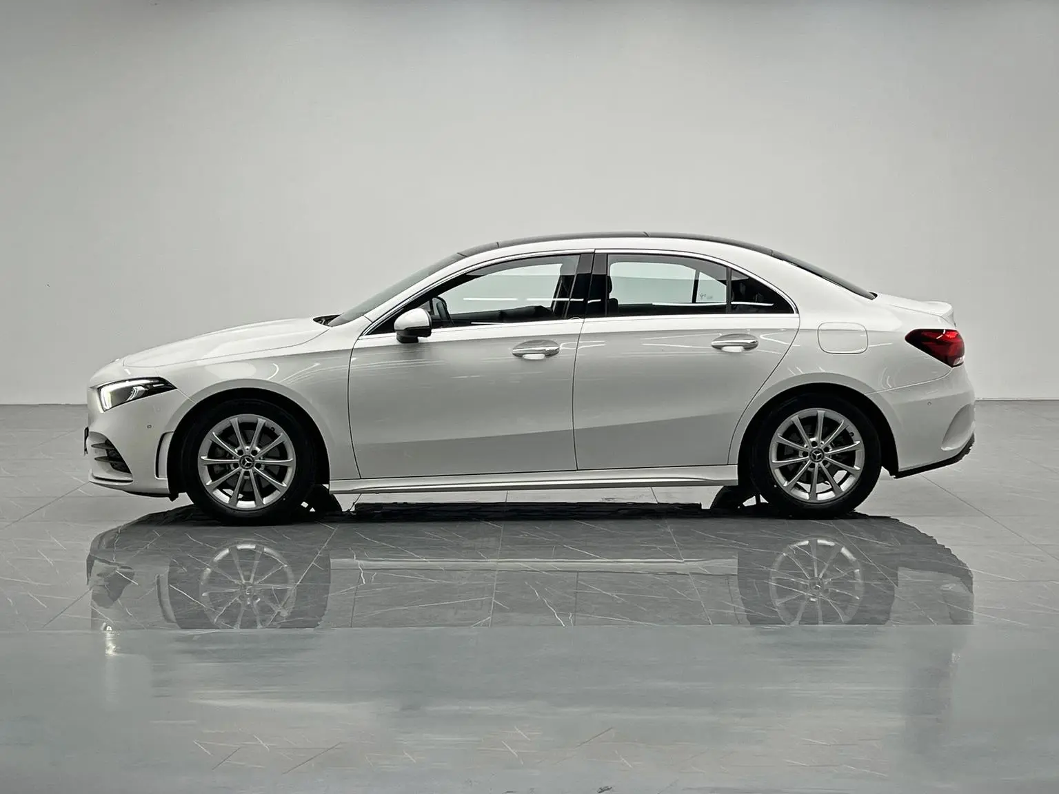 Mercedes-Benz A Class 2021 A 200 L Sport Sedan Dynamic