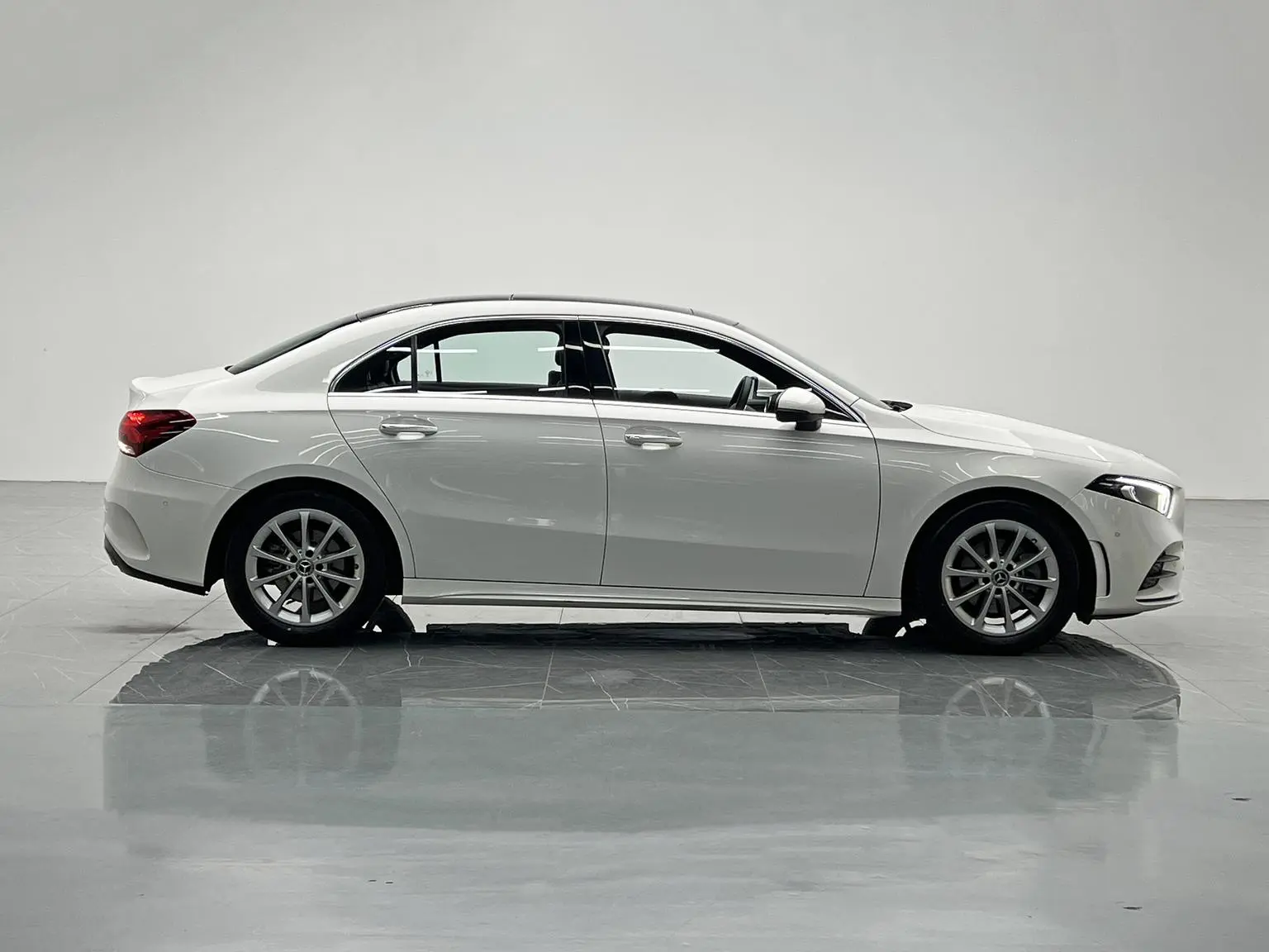 Mercedes-Benz A Class 2021 A 200 L Sport Sedan Dynamic