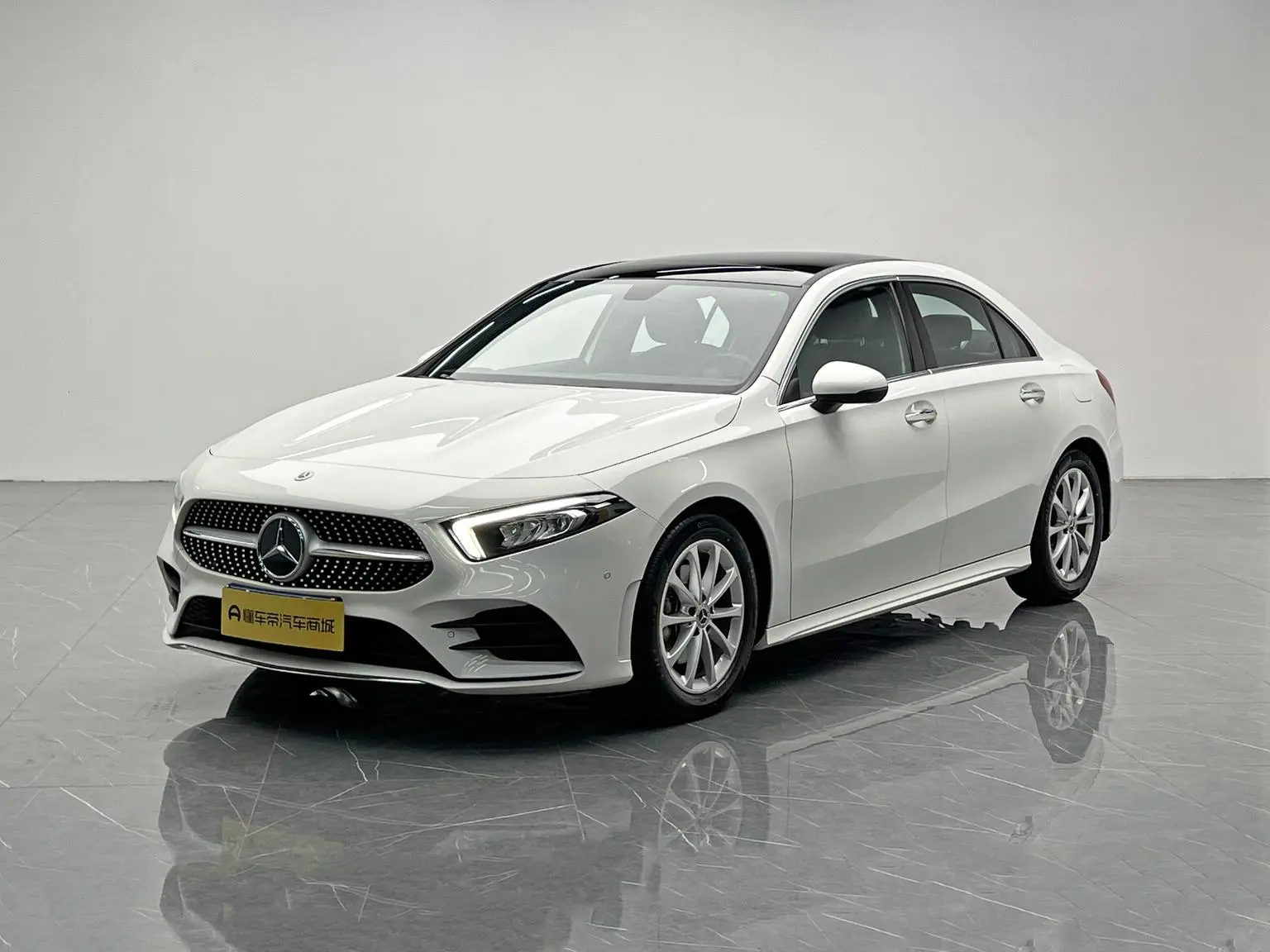 Mercedes-Benz A Class 2021 A 200 L Sport Sedan Dynamic