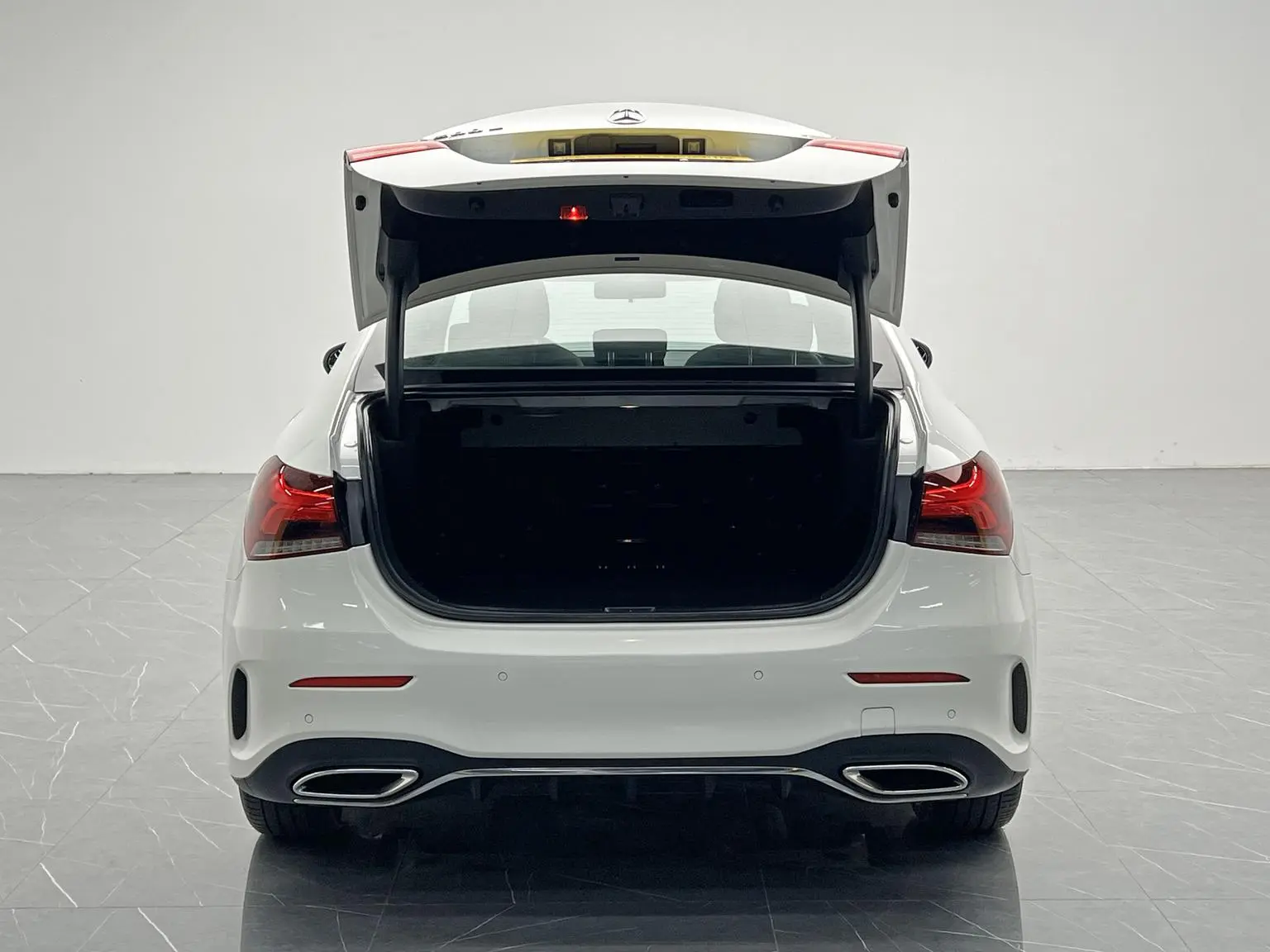 Mercedes-Benz A Class 2021 A 200 L Sport Sedan Dynamic