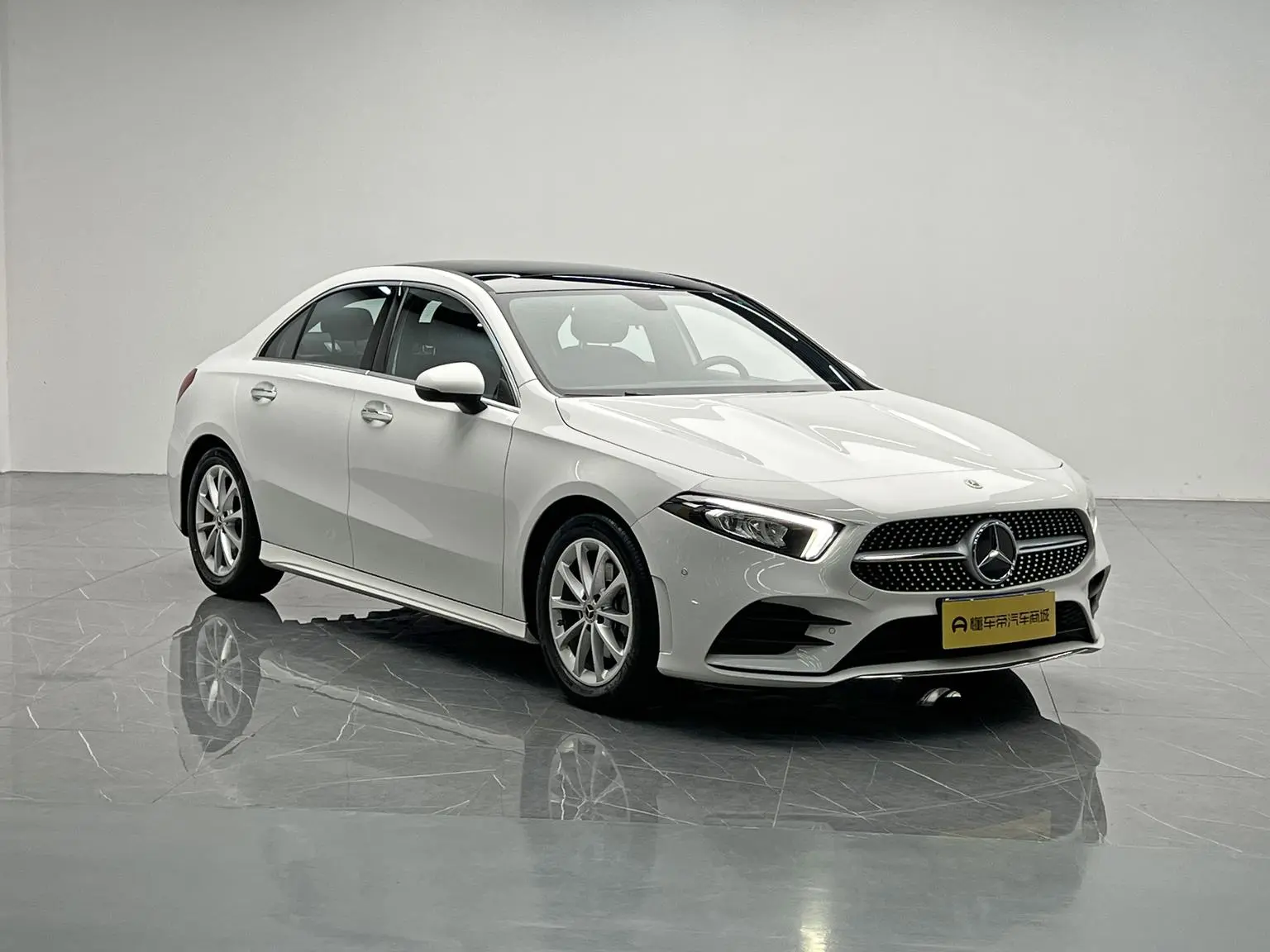 Mercedes-Benz A Class 2021 A 200 L Sport Sedan Dynamic