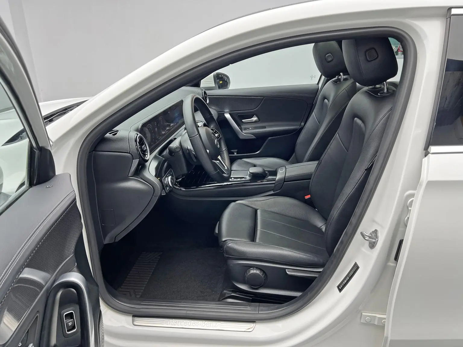 Mercedes-Benz A Class 2021 A 200 L Sport Sedan Dynamic