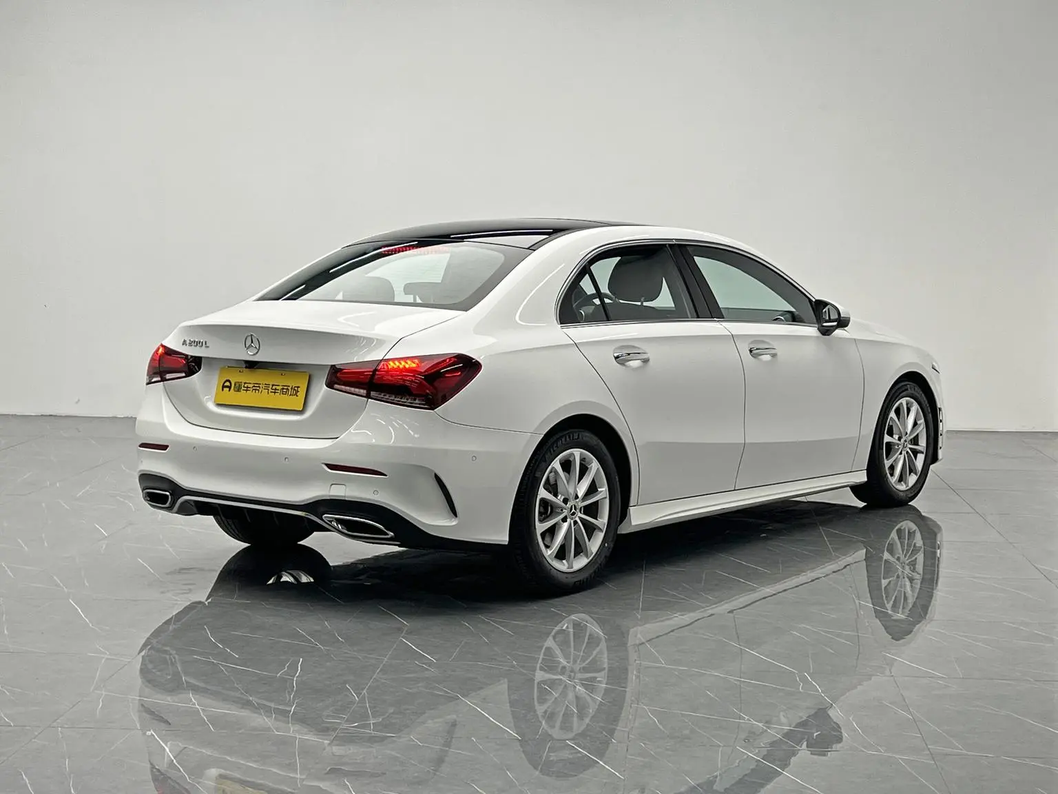 Mercedes-Benz A Class 2021 A 200 L Sport Sedan Dynamic