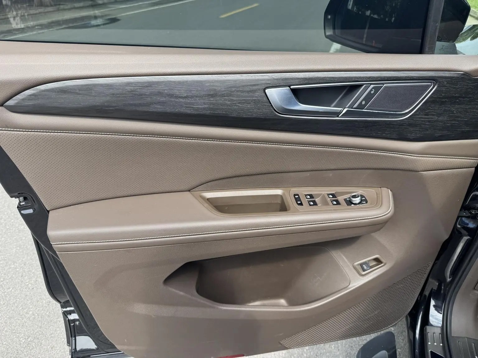 Volkswagen Viloran 2022 380TSI Premium