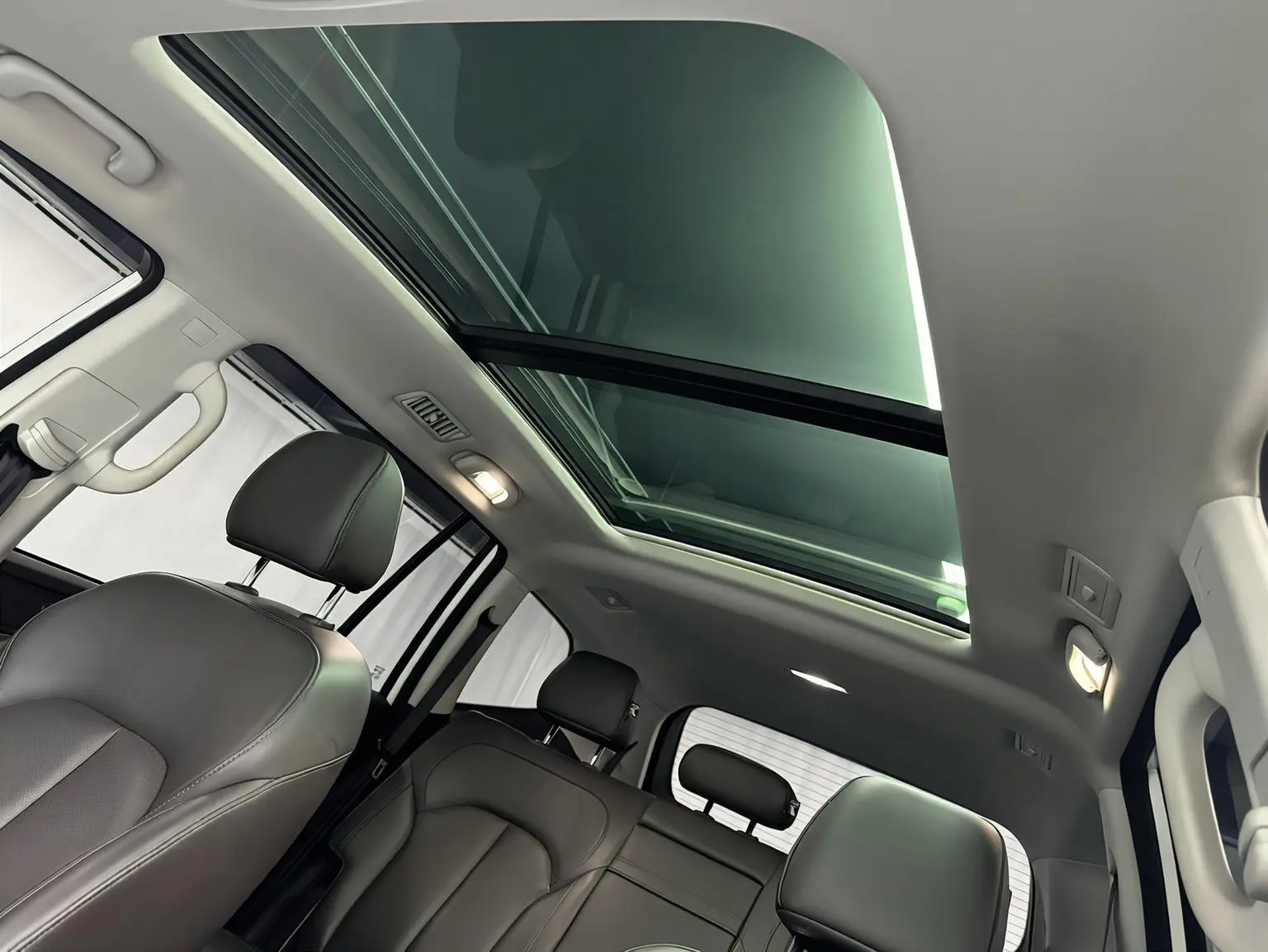 Roewe RX8 2019 30T Smart Connected 2WD Flagship