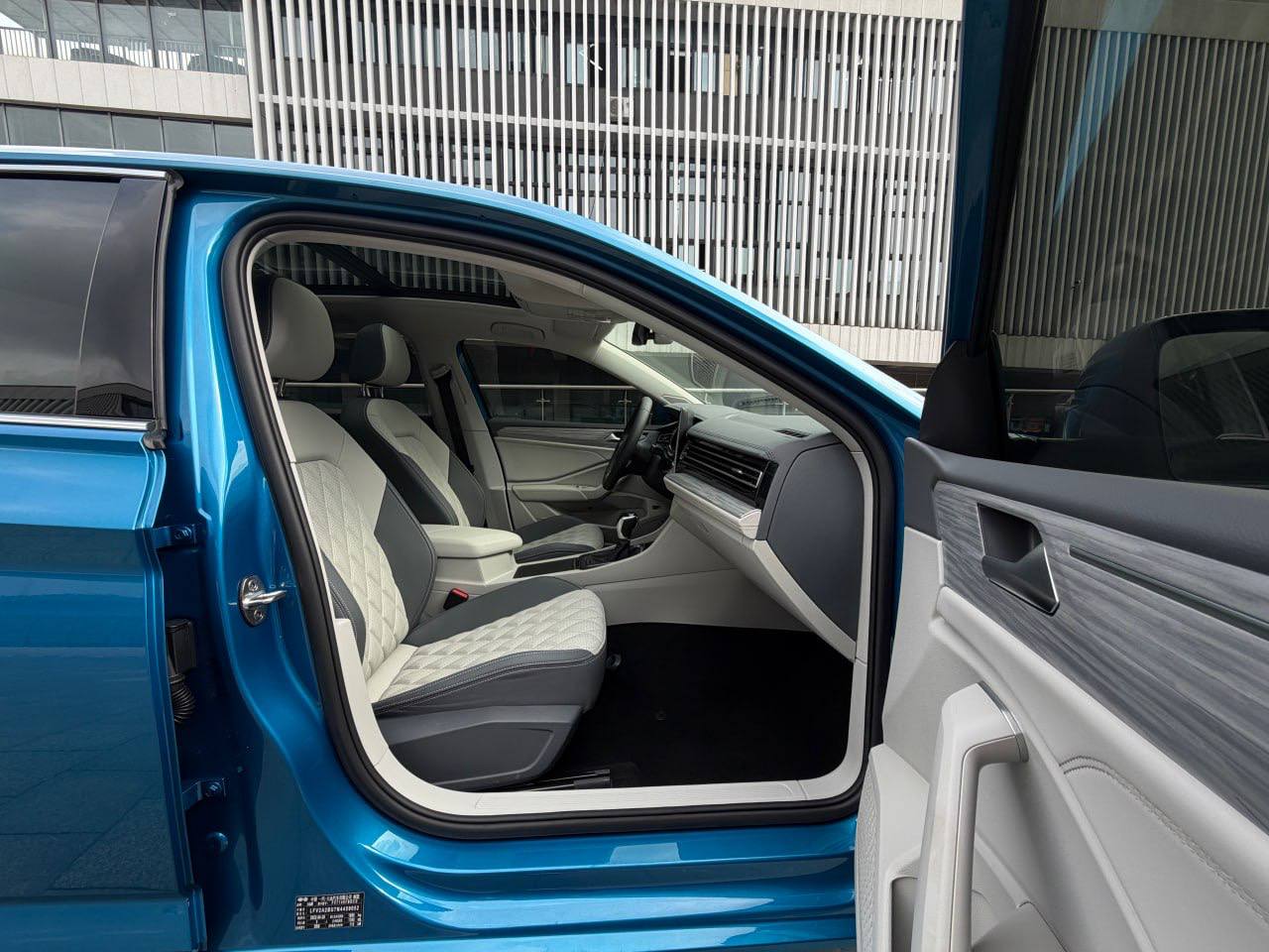 Volkswagen Jetta (Sagitar)