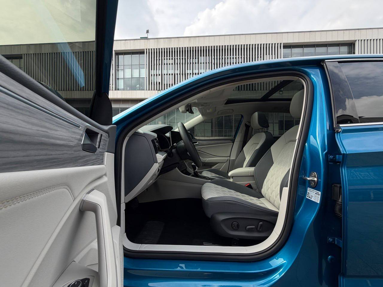 Volkswagen Jetta (Sagitar)
