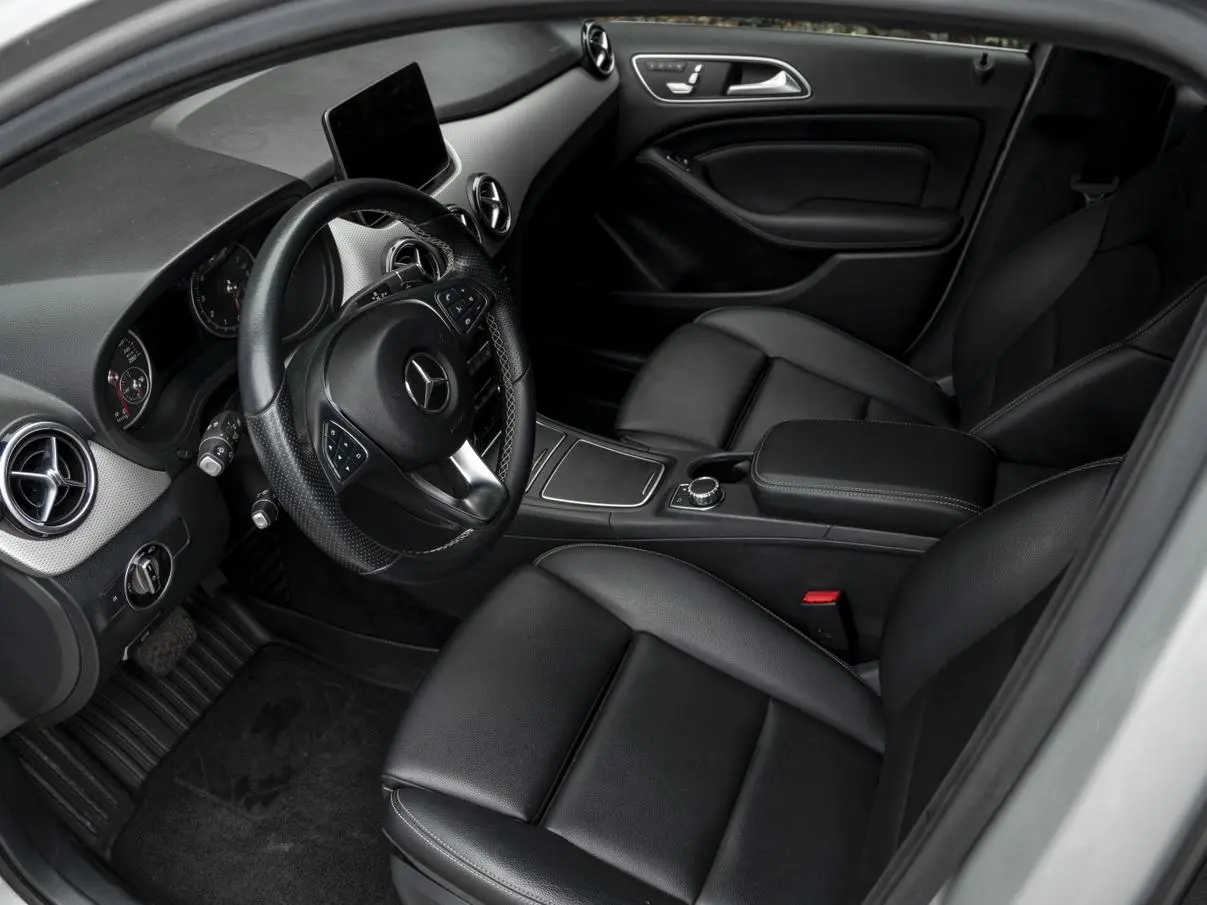 Mercedes-Benz B Class 2019 B 200 Fashion