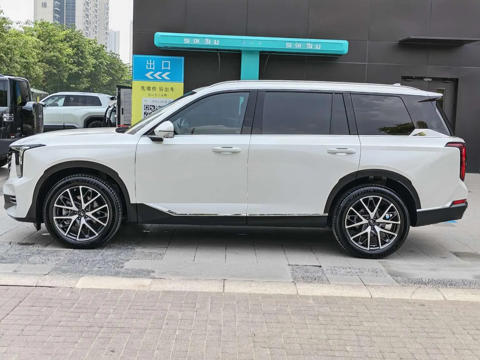 GAC Trumpchi Trumpchi GS8 2022 Series 2.0TGDI 2WD Luxury Connected 7 seat