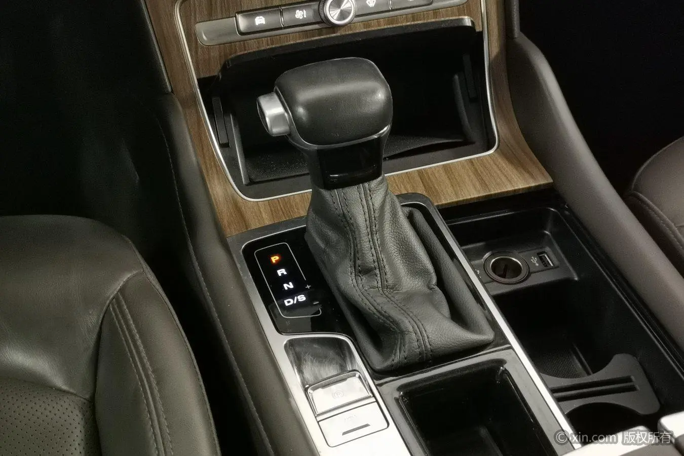 Roewe RX8 2019 30T Smart Connected 2WD Flagship