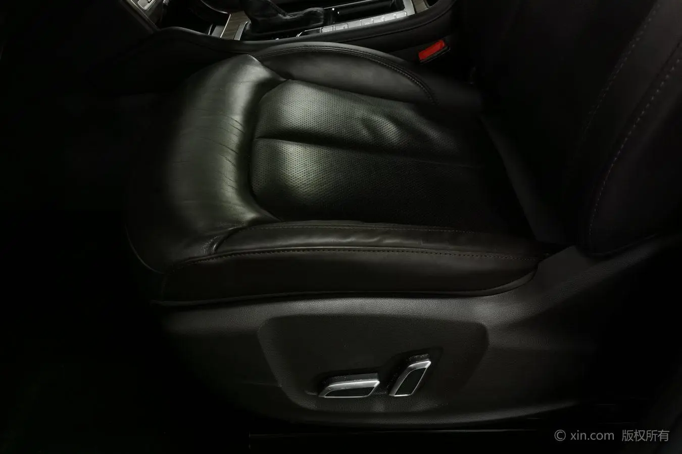 Roewe RX8 2019 30T Smart Connected 2WD Flagship